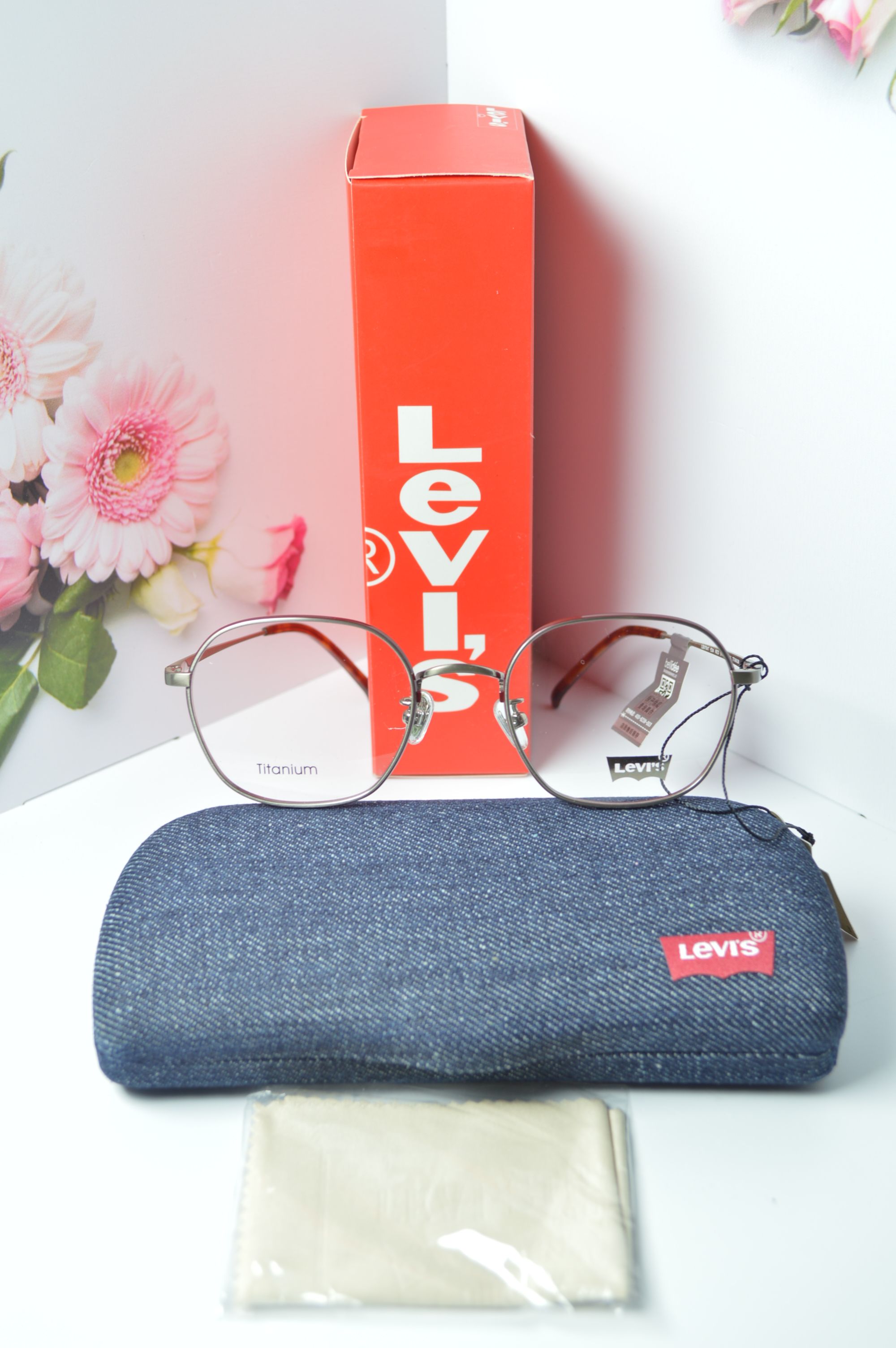 Оправа стильная, унисекс, Levi's модель LS 97047. Оправа титан для него и для нее.