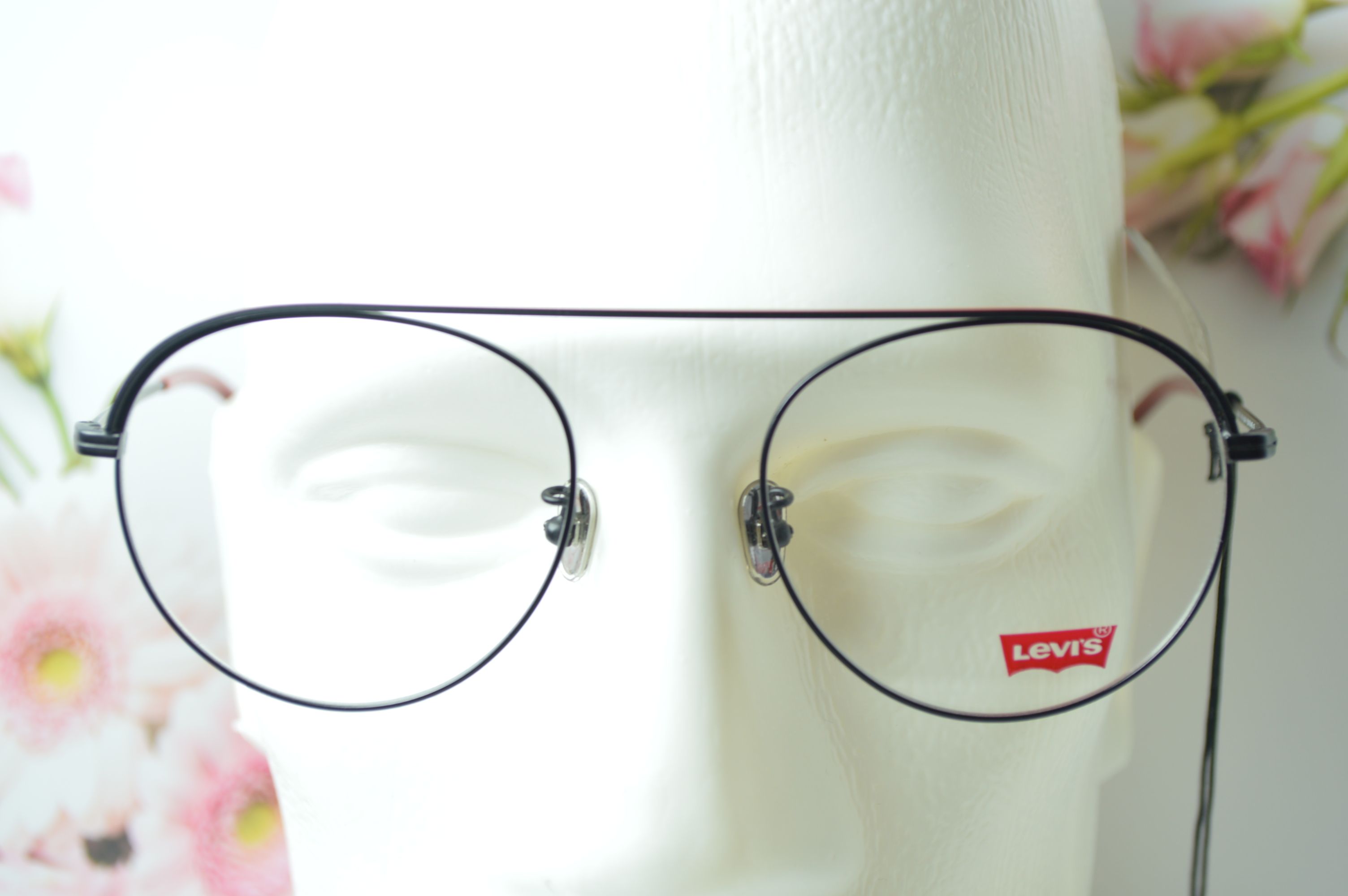 Оправа стильная, унисекс, Levi's модель LS05270. Оправа круглая с верхней перекладиной для него и для нее.
