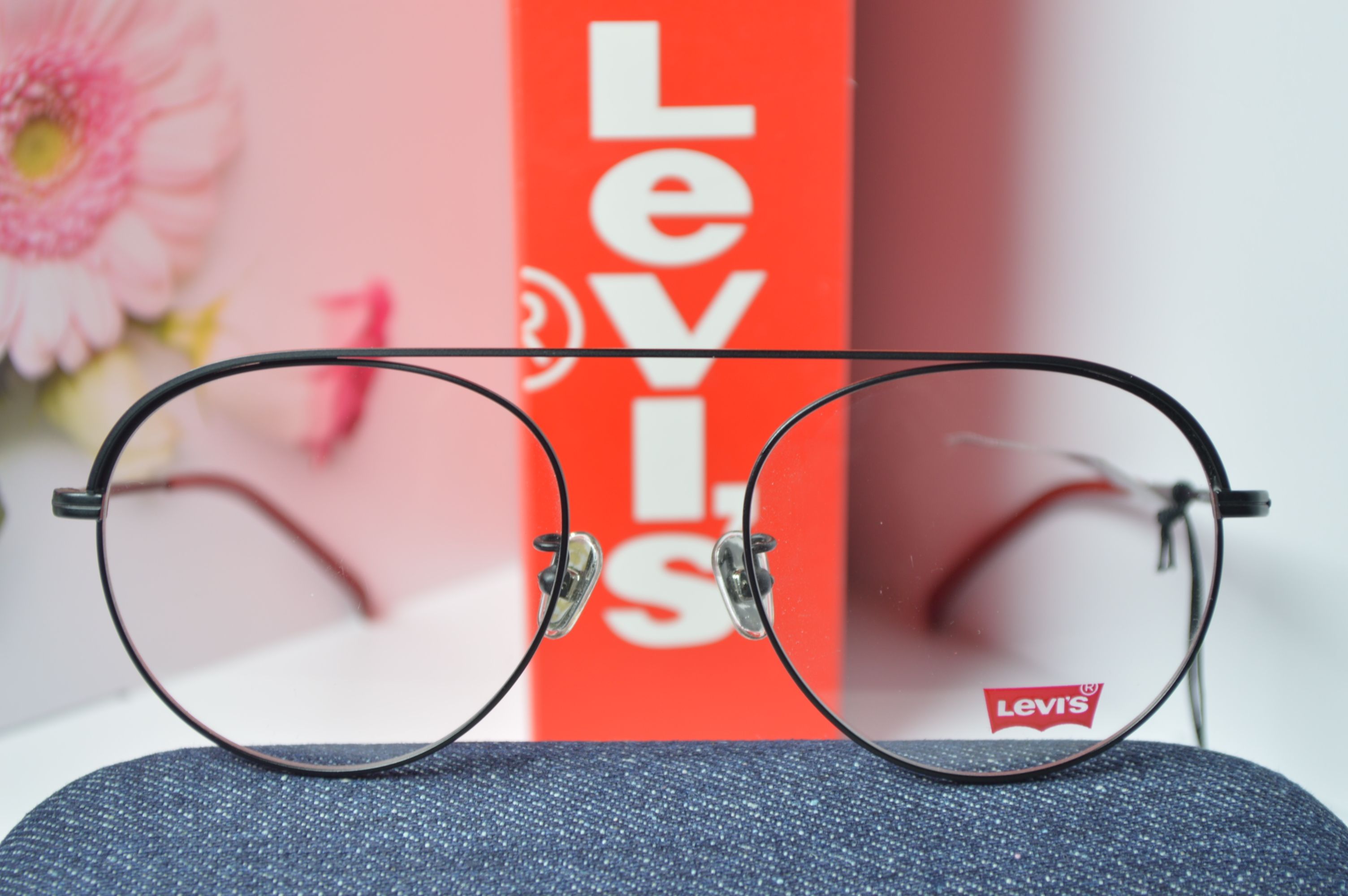 Оправа стильная, унисекс, Levi's модель LS05270. Оправа круглая с верхней перекладиной для него и для нее.