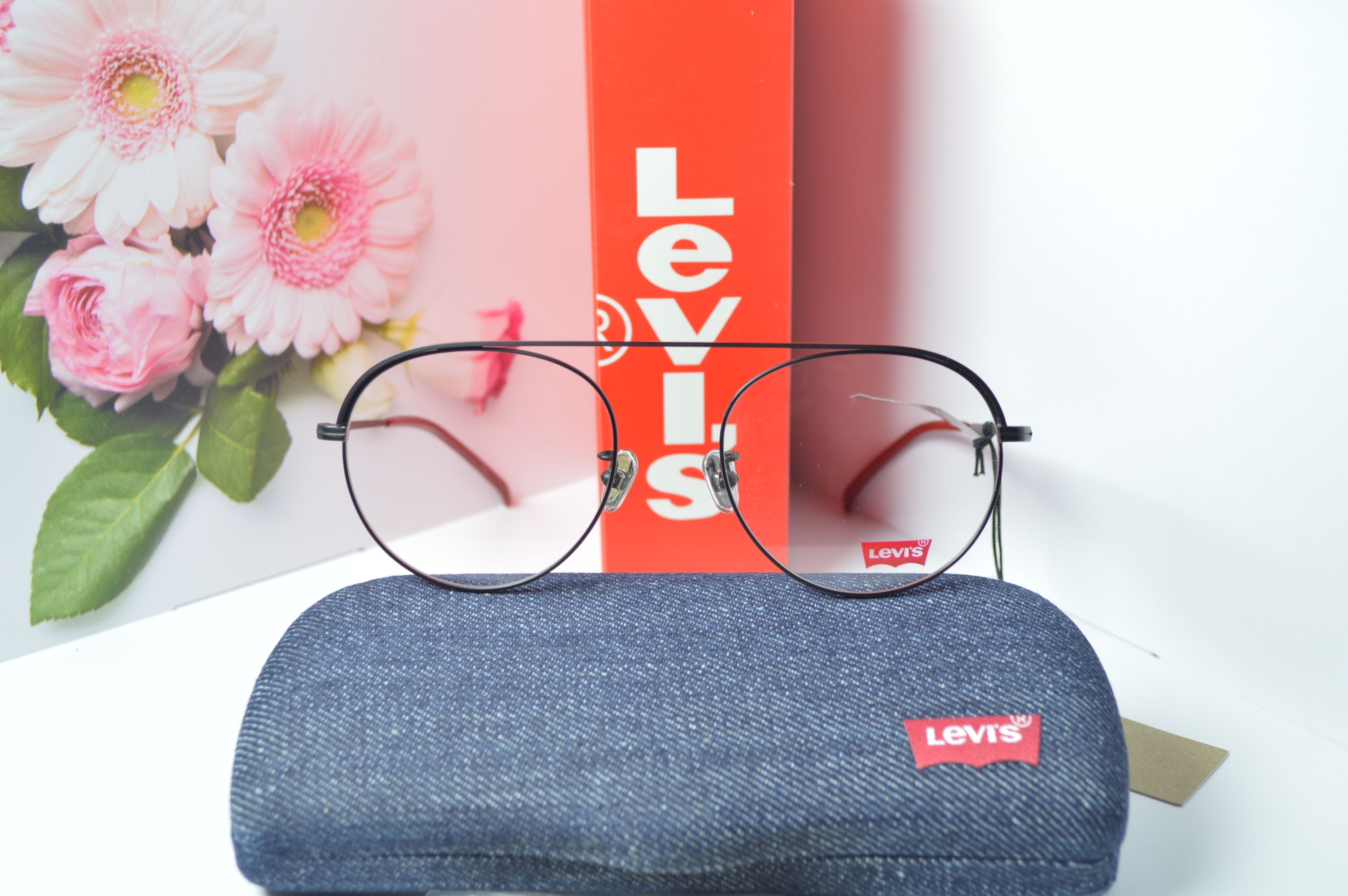 Оправа стильная, унисекс, Levi's модель LS05270. Оправа круглая с верхней перекладиной для него и для нее.