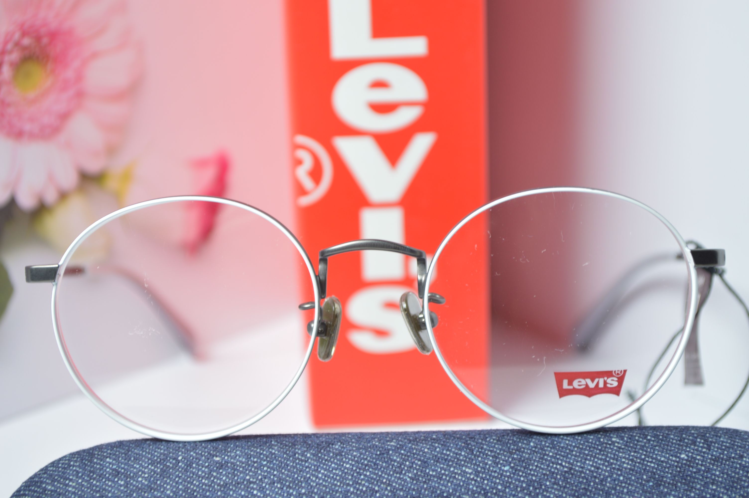 Оправа стильная, унисекс, Levi's модель LS05292X. Оправа круглая с белой окантовкой, для него и для нее.
