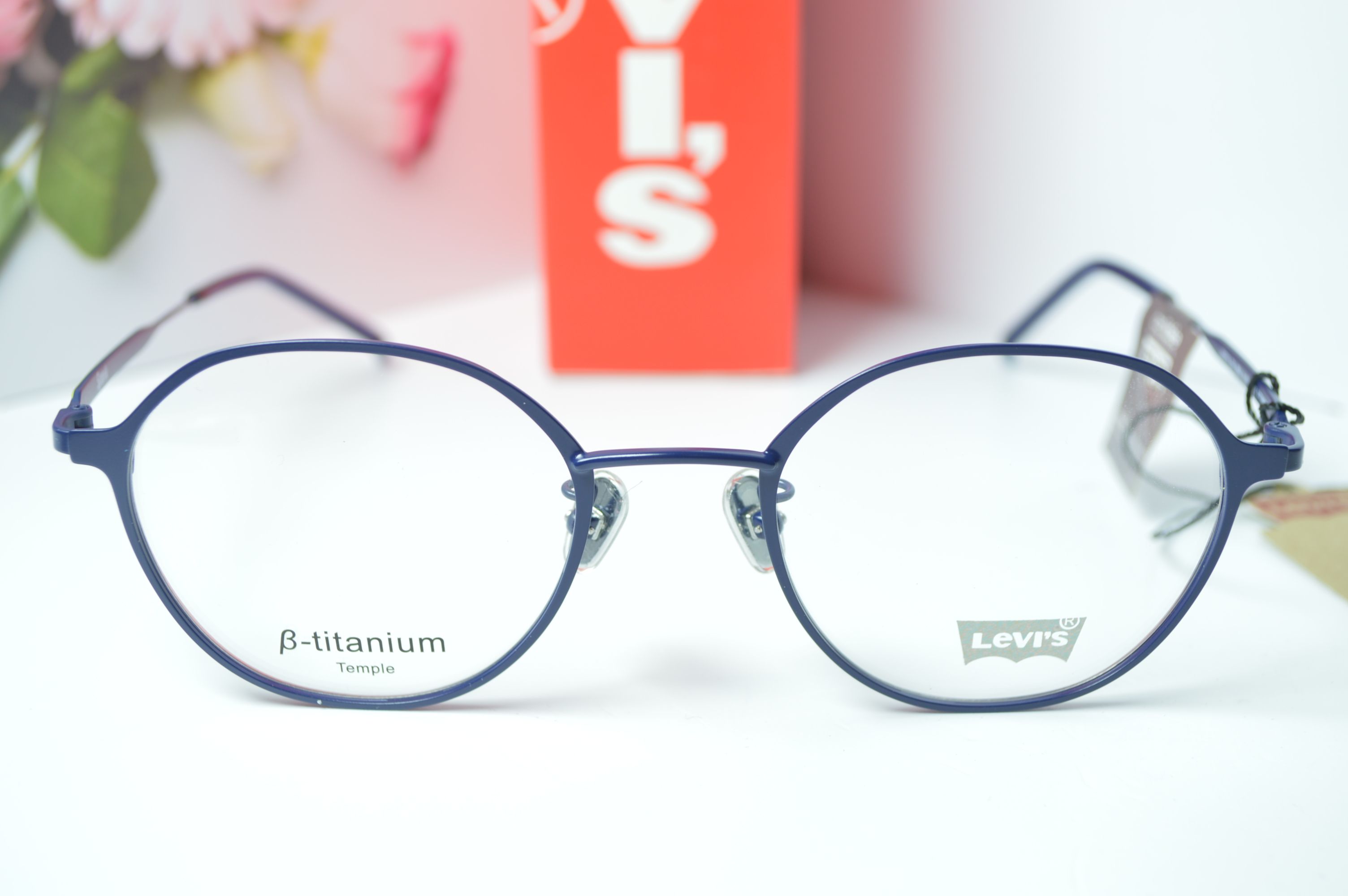Оправа стильная, Levi's модель LS07015. Оправа только для нее! Титан