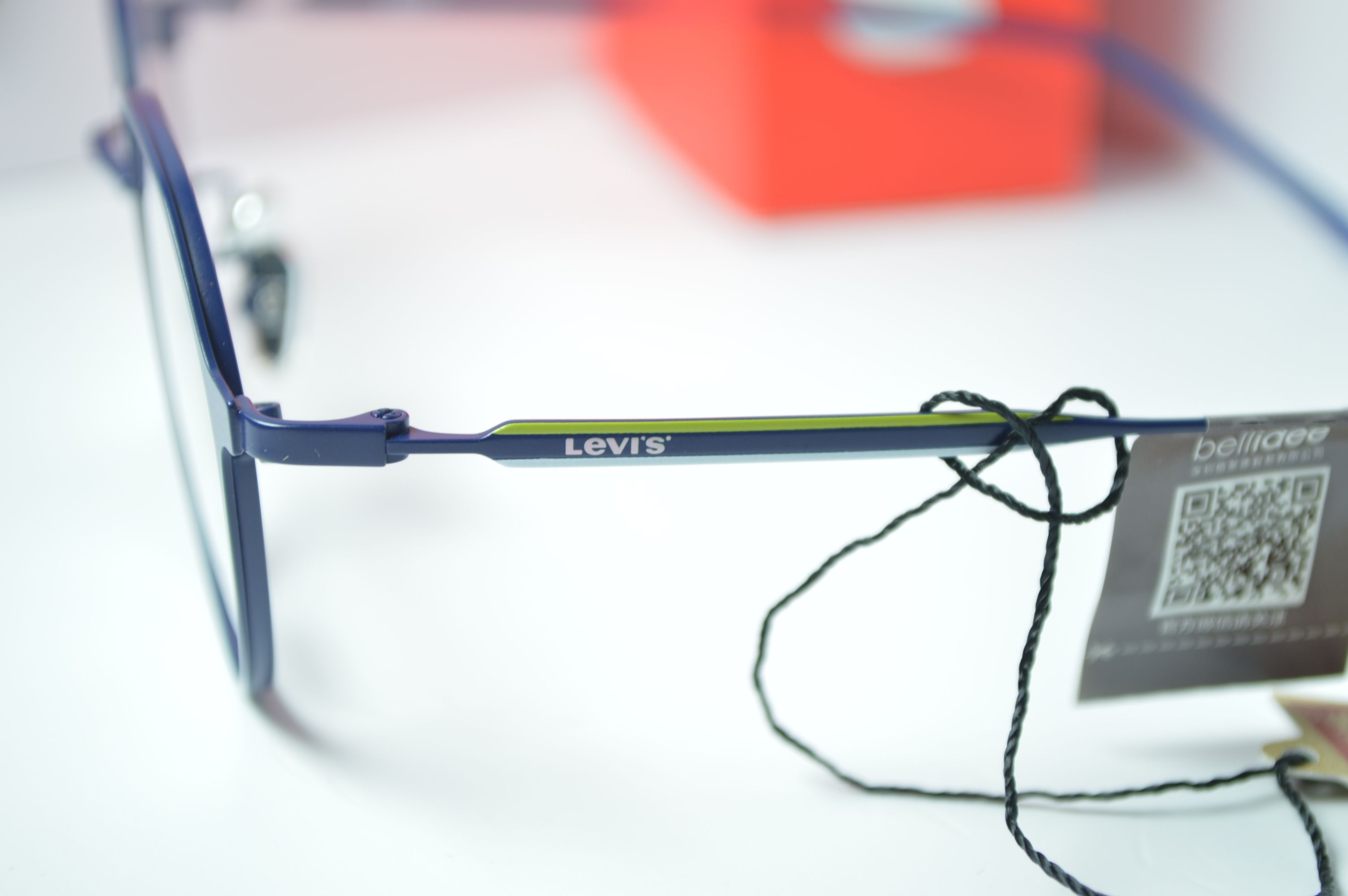 Оправа стильная, Levi's модель LS07015. Оправа только для нее! Титан