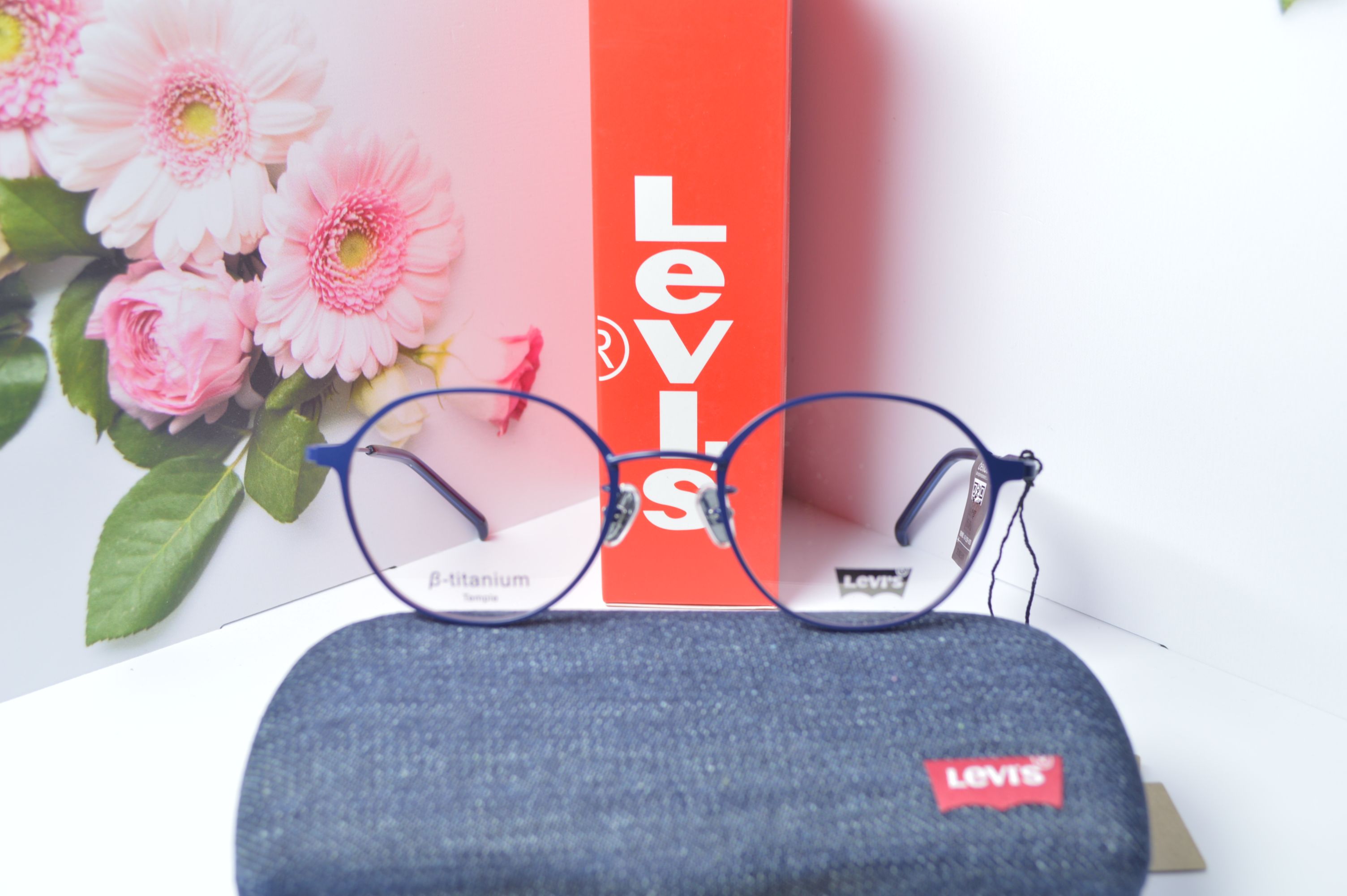 Оправа стильная, Levi's модель LS07015. Оправа только для нее! Титан