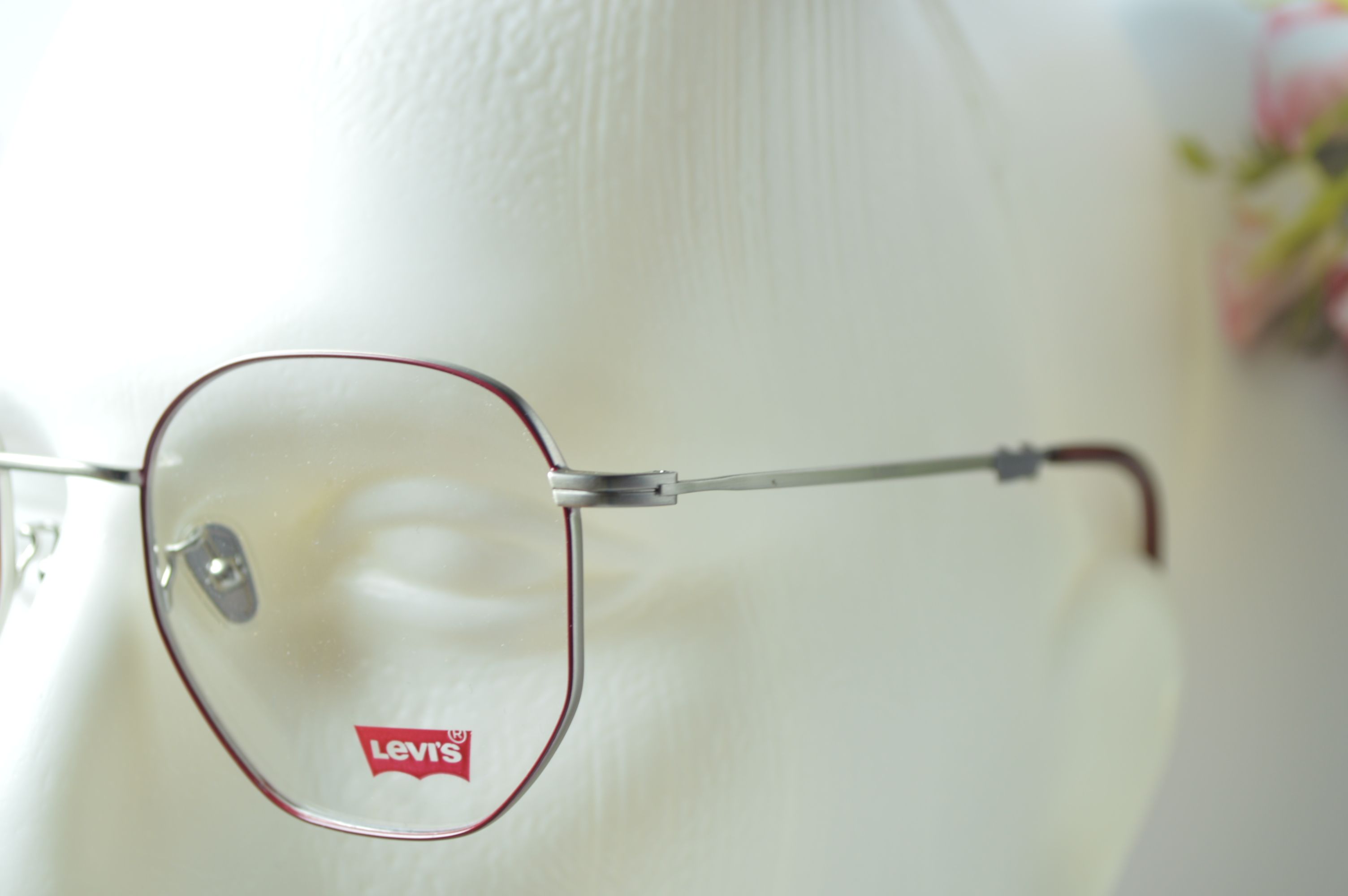 Оправа стильная, Levi's модель LS05266 C03. Оправа только для нее!