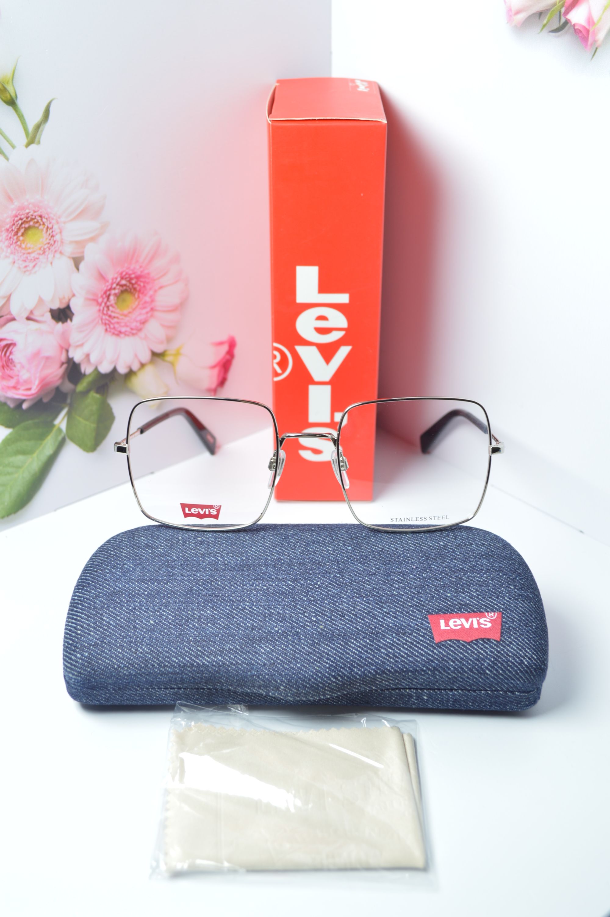 Оправа стильная женская Levi's модель LV 1042. Оправа только для нее. Крупный окуляр