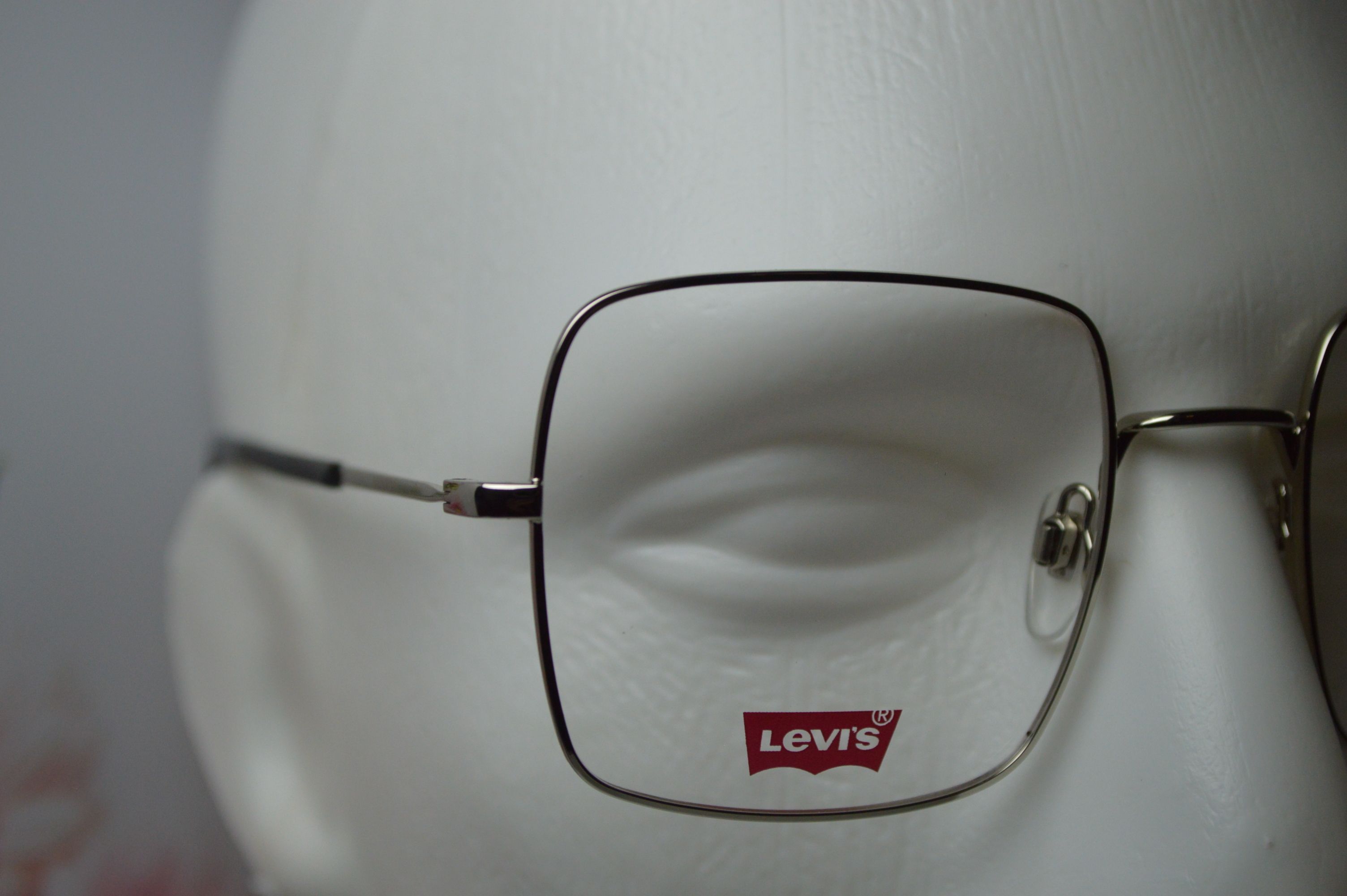 Оправа стильная женская Levi's модель LV 1042. Оправа только для нее. Крупный окуляр