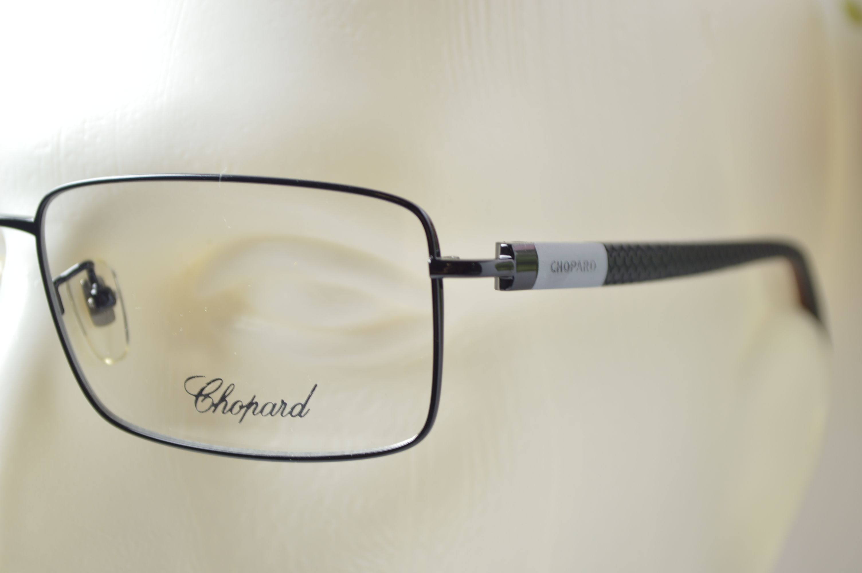 Оправа мужская, титан. Стиль от Chopard. Модель VCH 887 BK.