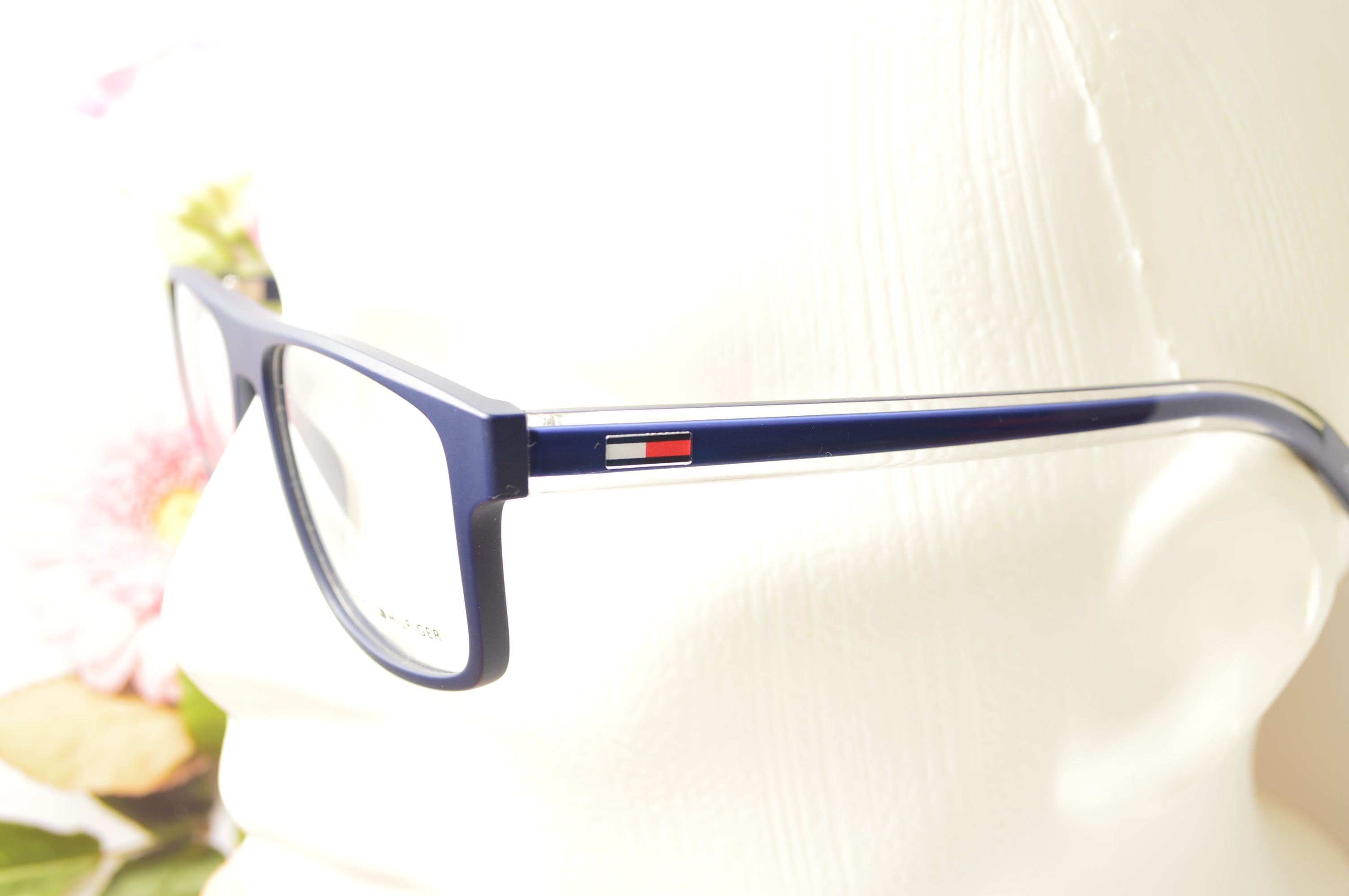 Оправа пластиковая, унисекс. Стиль от Tommy Hilfiger. Модель OLD0077T C6