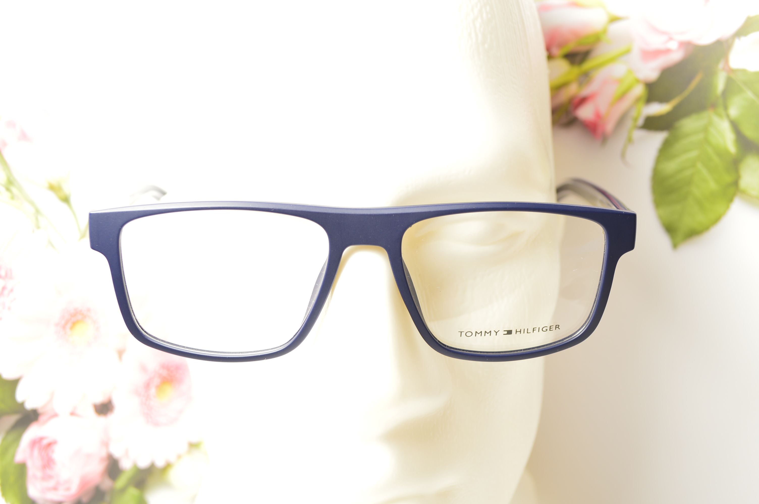 Оправа пластиковая, унисекс. Стиль от Tommy Hilfiger. Модель OLD0077T C6