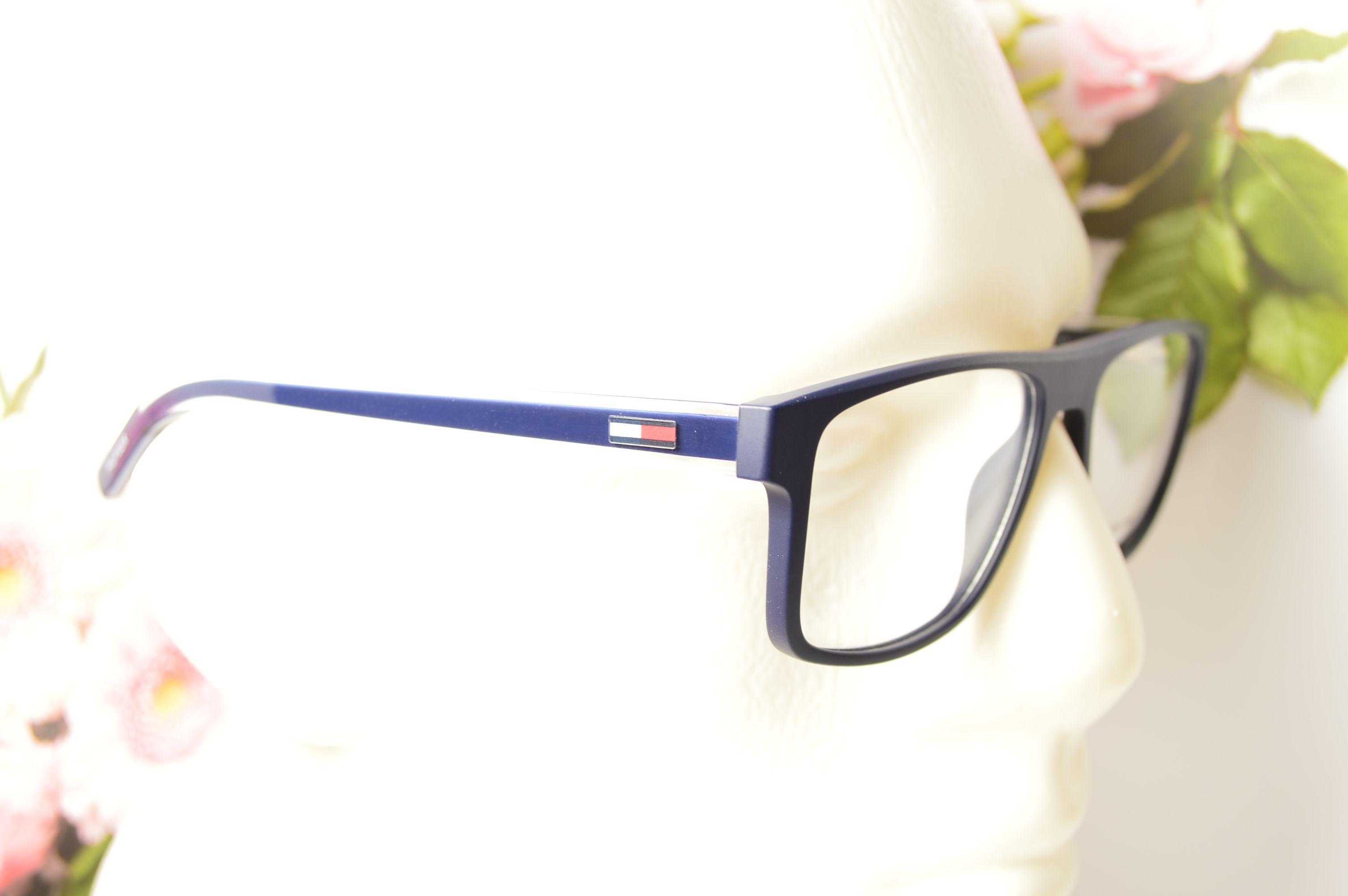 Оправа пластиковая, унисекс. Стиль от Tommy Hilfiger. Модель OLD0077T C6