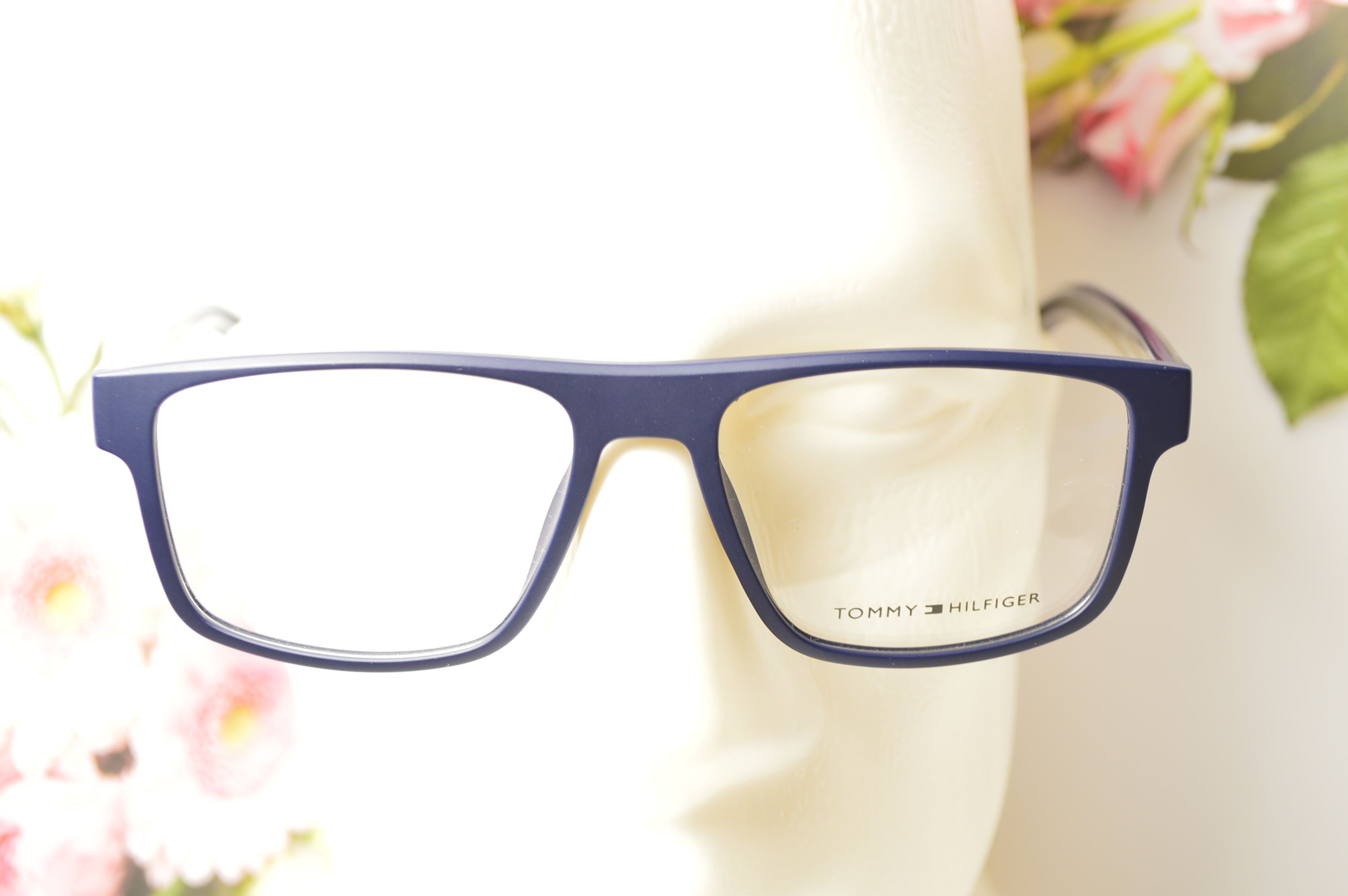 Оправа пластиковая, унисекс. Стиль от Tommy Hilfiger. Модель OLD0077T C6