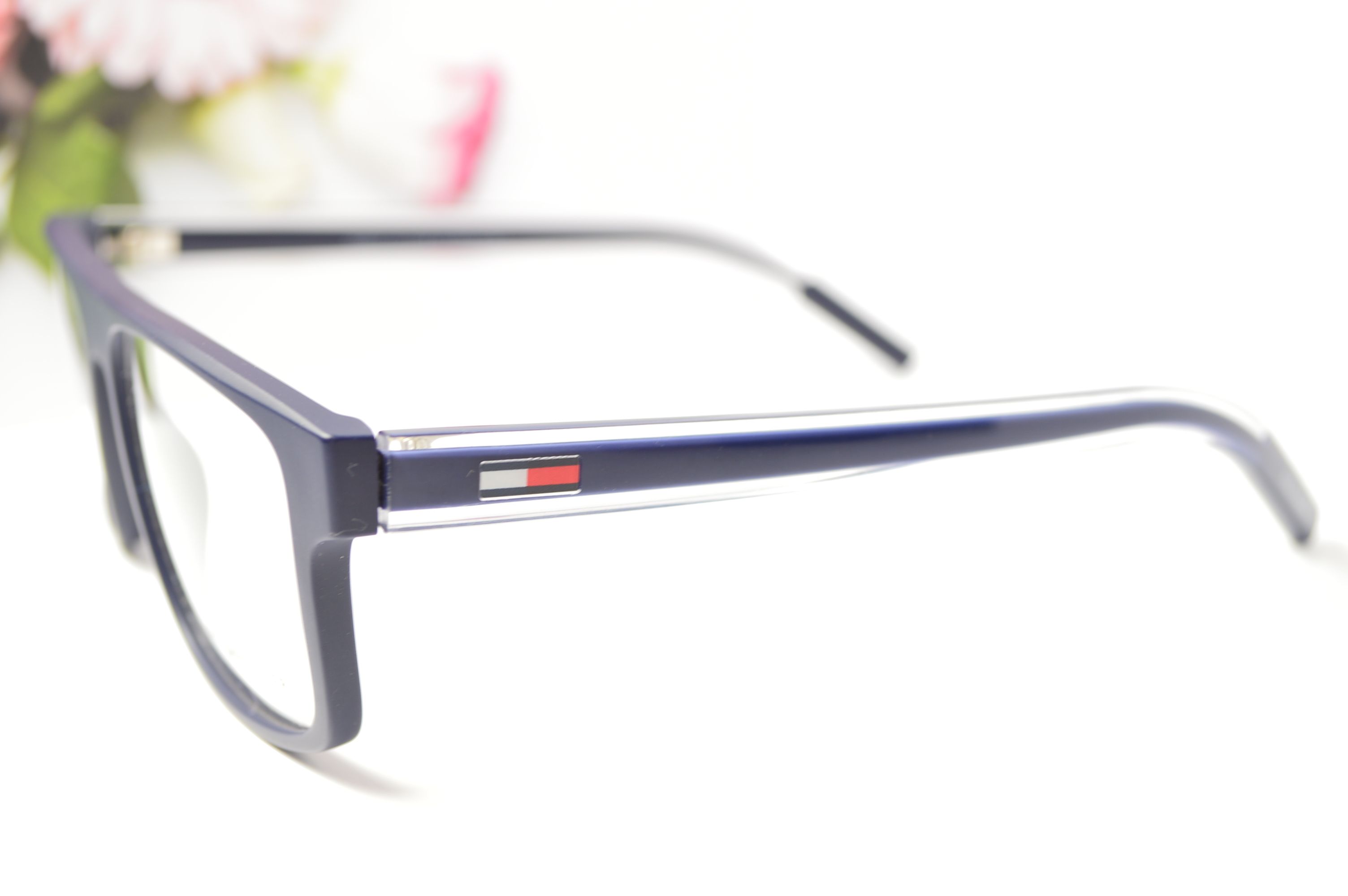 Оправа пластиковая, унисекс. Стиль от Tommy Hilfiger. Модель OLD0077T C6