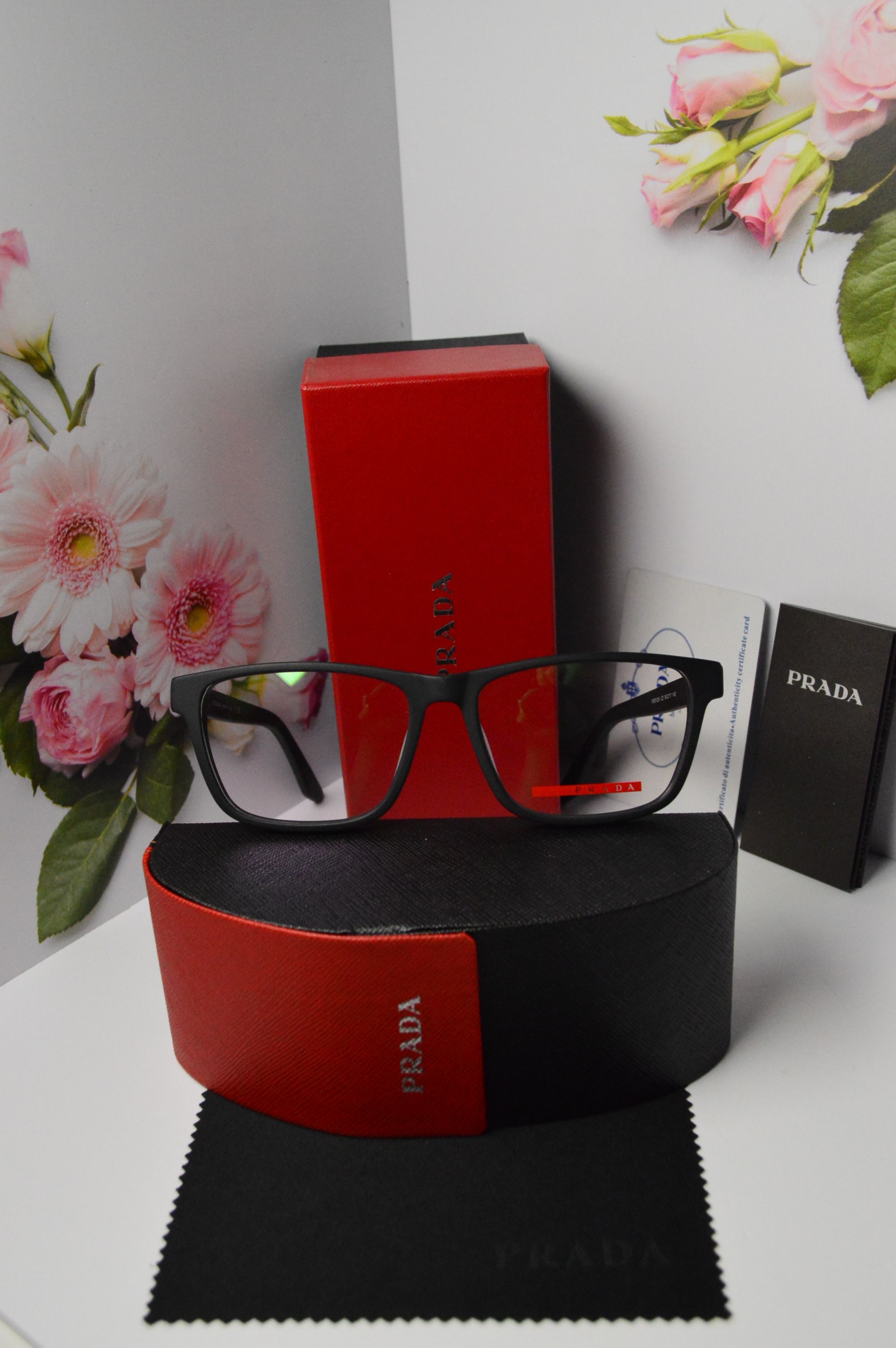 Оправа классическая, унисекс, пластиковая, PRADA модель PS01QV. Черный цвет.