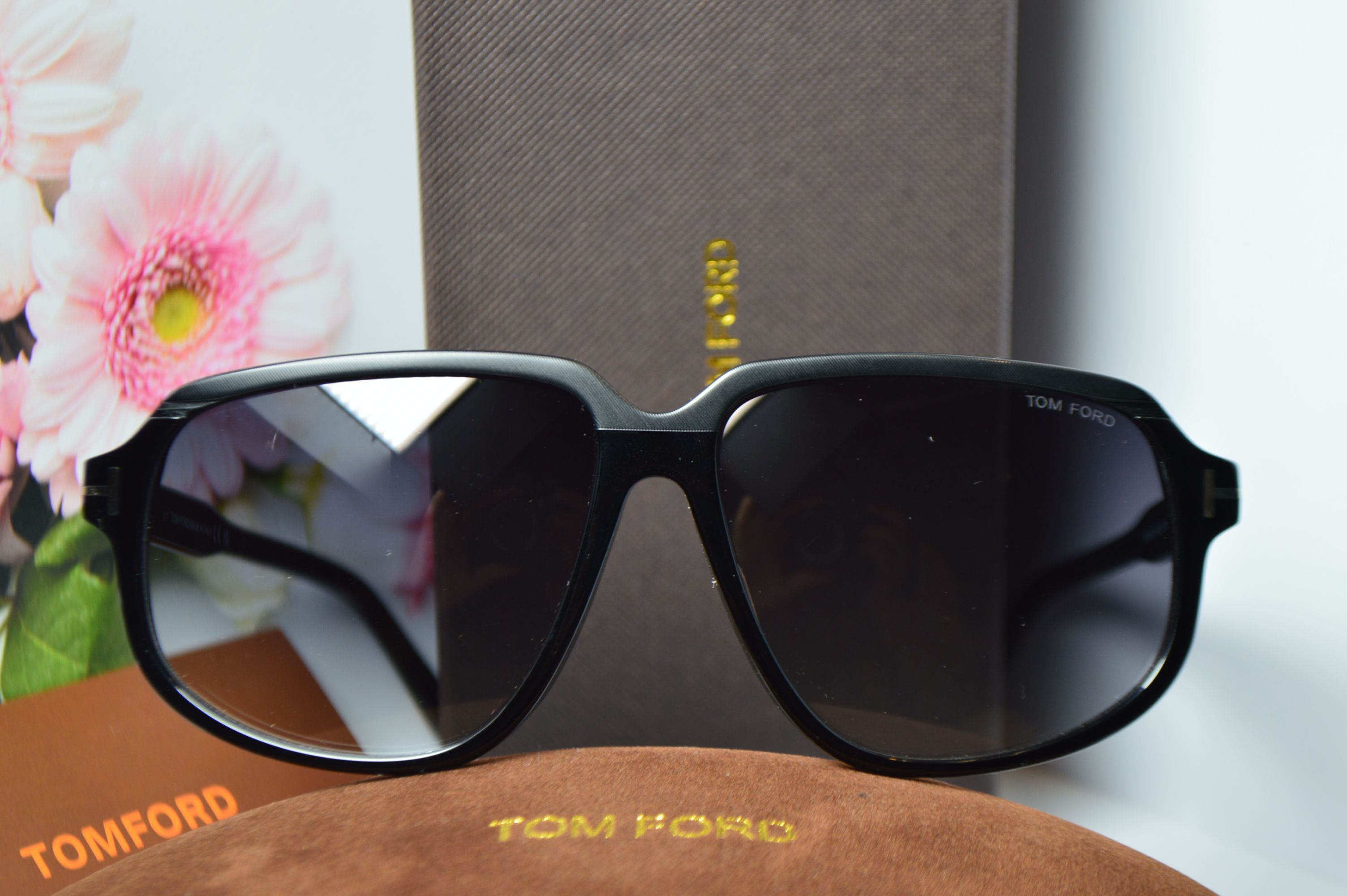 Очки солнцезащитные, авиатор, ретро стиль от TOM FORD, модель FT 1024 01B. Брутальная модель для мужчин!
