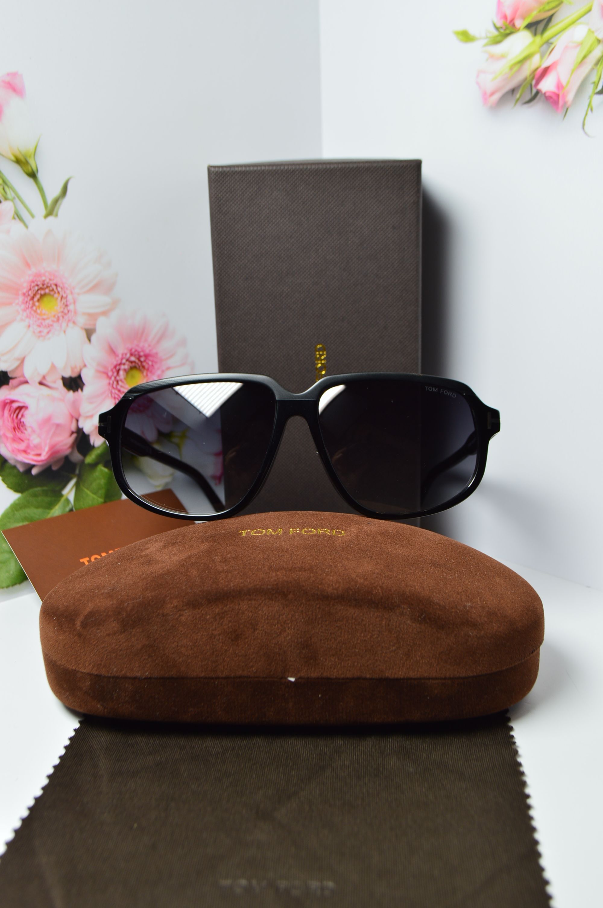 Очки солнцезащитные, авиатор, ретро стиль от TOM FORD, модель FT 1024 01B. Брутальная модель для мужчин!