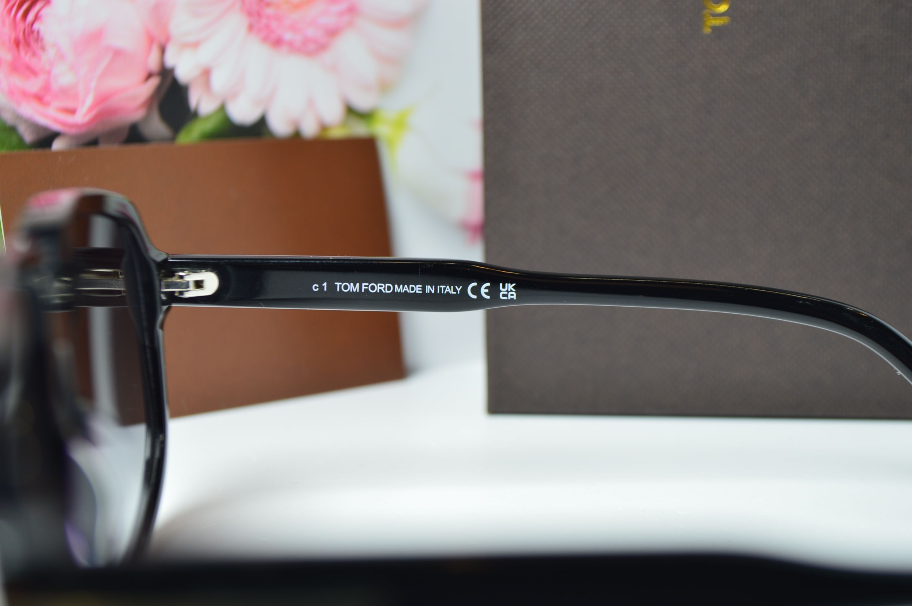 Очки солнцезащитные, авиатор, ретро стиль от TOM FORD, модель FT 1024 01B. Брутальная модель для мужчин!