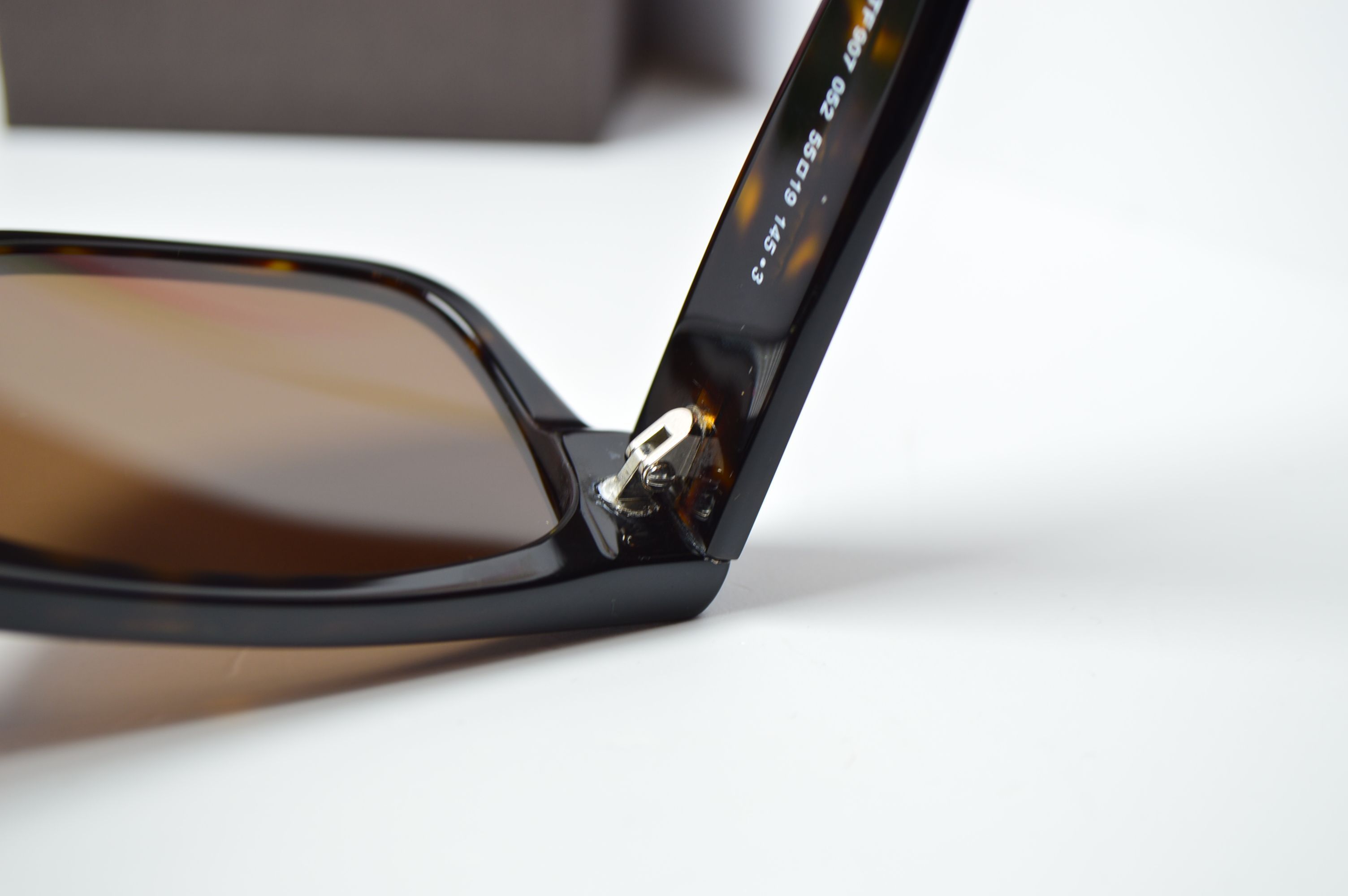 Очки солнцезащитные, ретро стиль от TOM FORD, модель Dunning-02 TF 907 052 . Брутальный стиль для каждого!