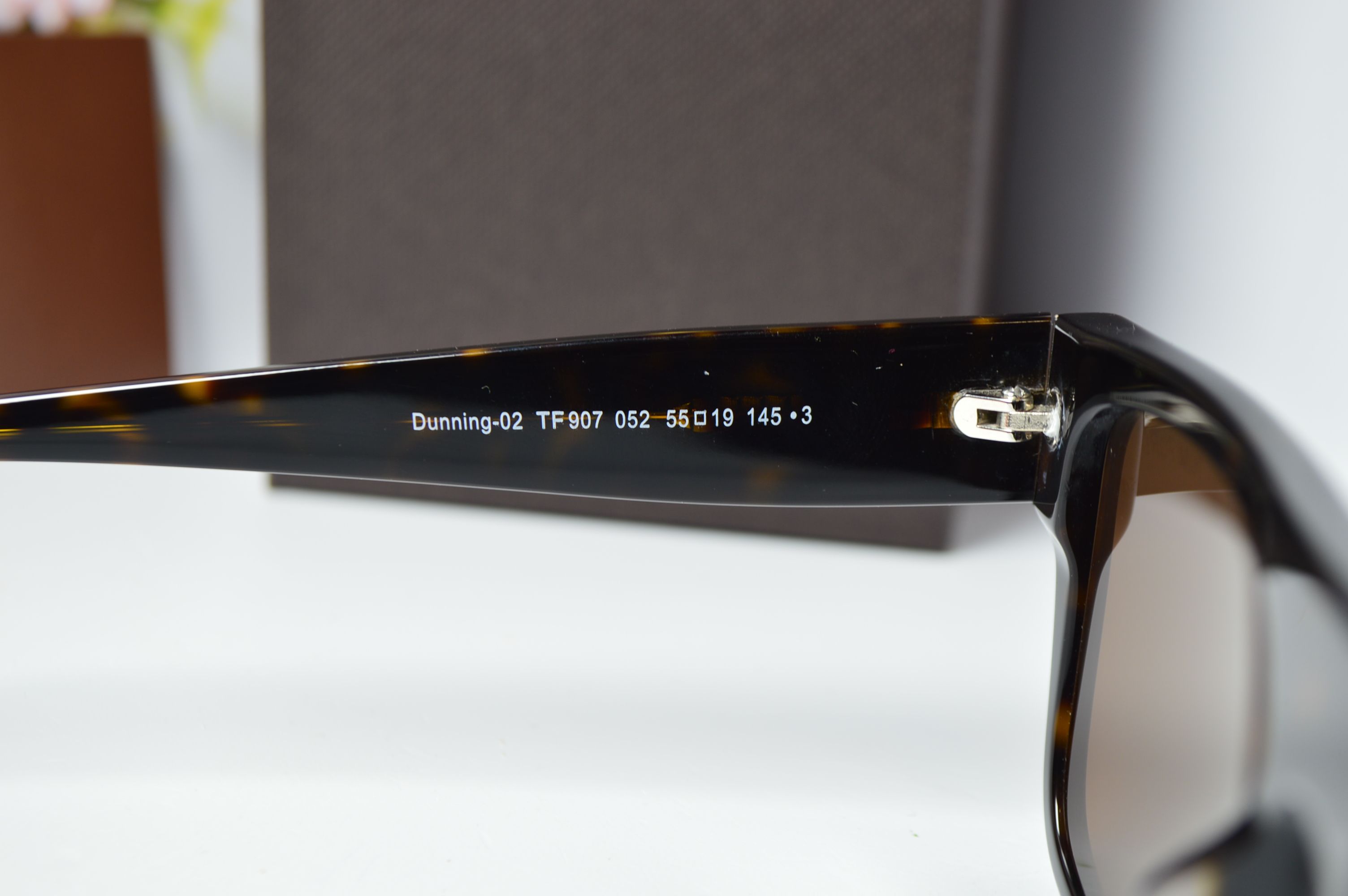 Очки солнцезащитные, ретро стиль от TOM FORD, модель Dunning-02 TF 907 052 . Брутальный стиль для каждого!