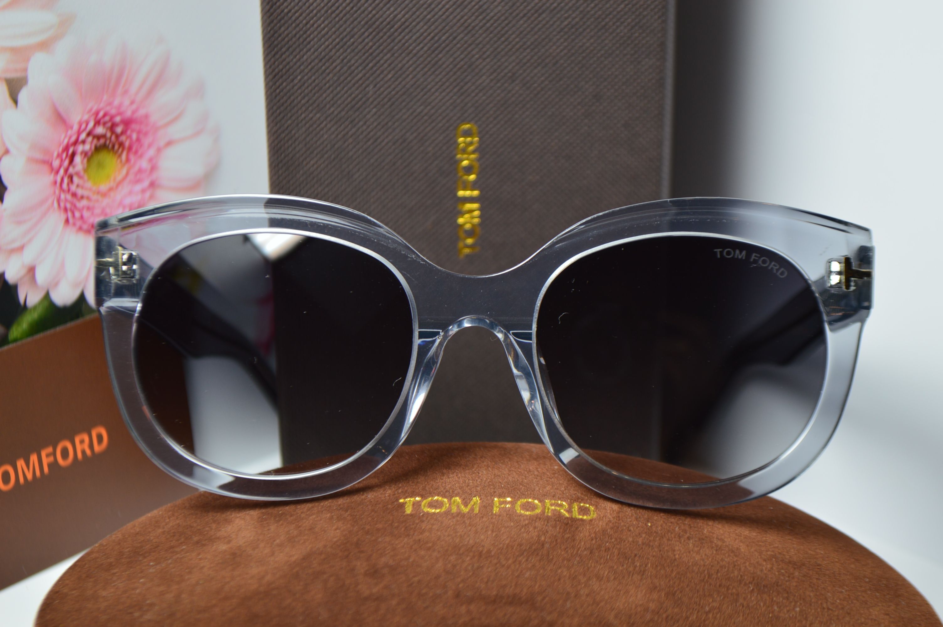 Очки солнцезащитные, ретро стиль от TOM FORD, модель FT 1114 55A . Брутальный стиль для неё!