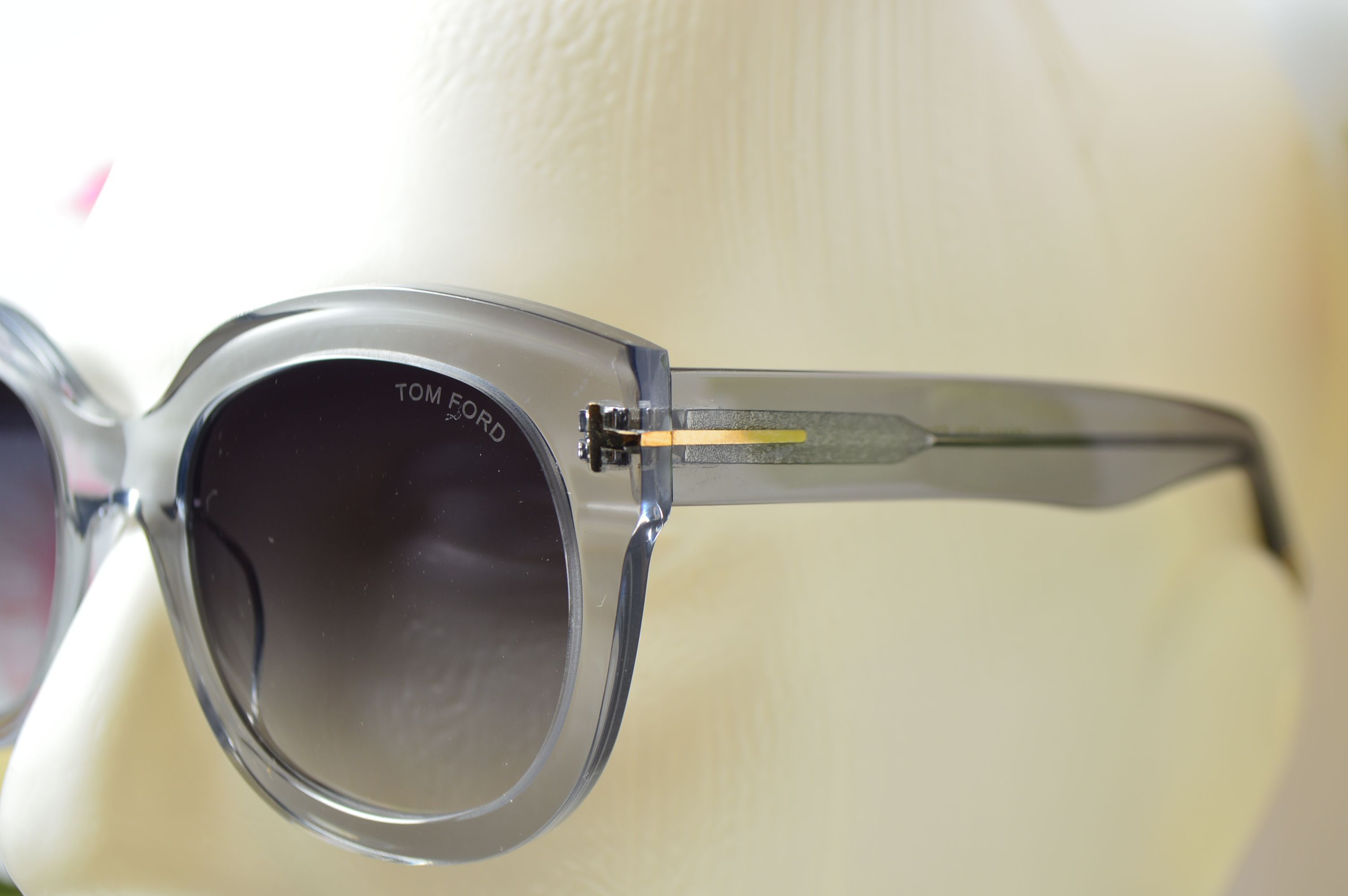 Очки солнцезащитные, ретро стиль от TOM FORD, модель FT 1114 55A . Брутальный стиль для неё!
