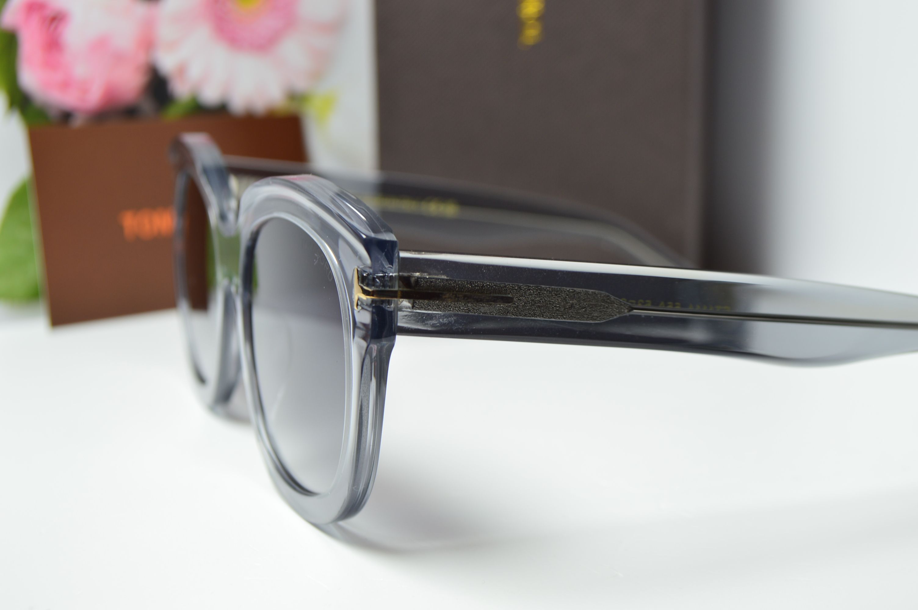 Очки солнцезащитные, ретро стиль от TOM FORD, модель FT 1114 55A . Брутальный стиль для неё!
