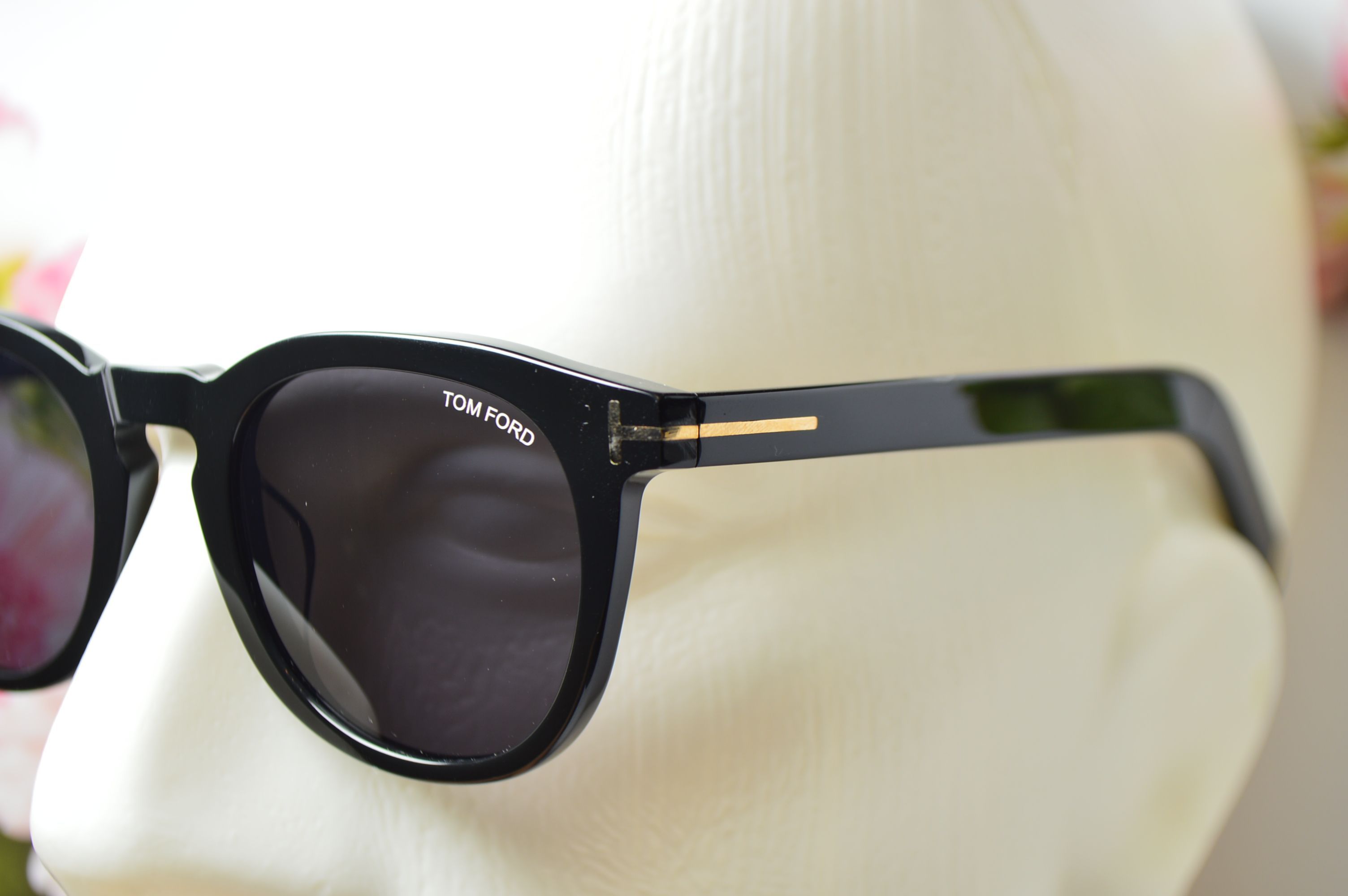 Очки солнцезащитные, ретро стиль от TOM FORD, модель FT 1090 01A . Брутальный стиль для неё!