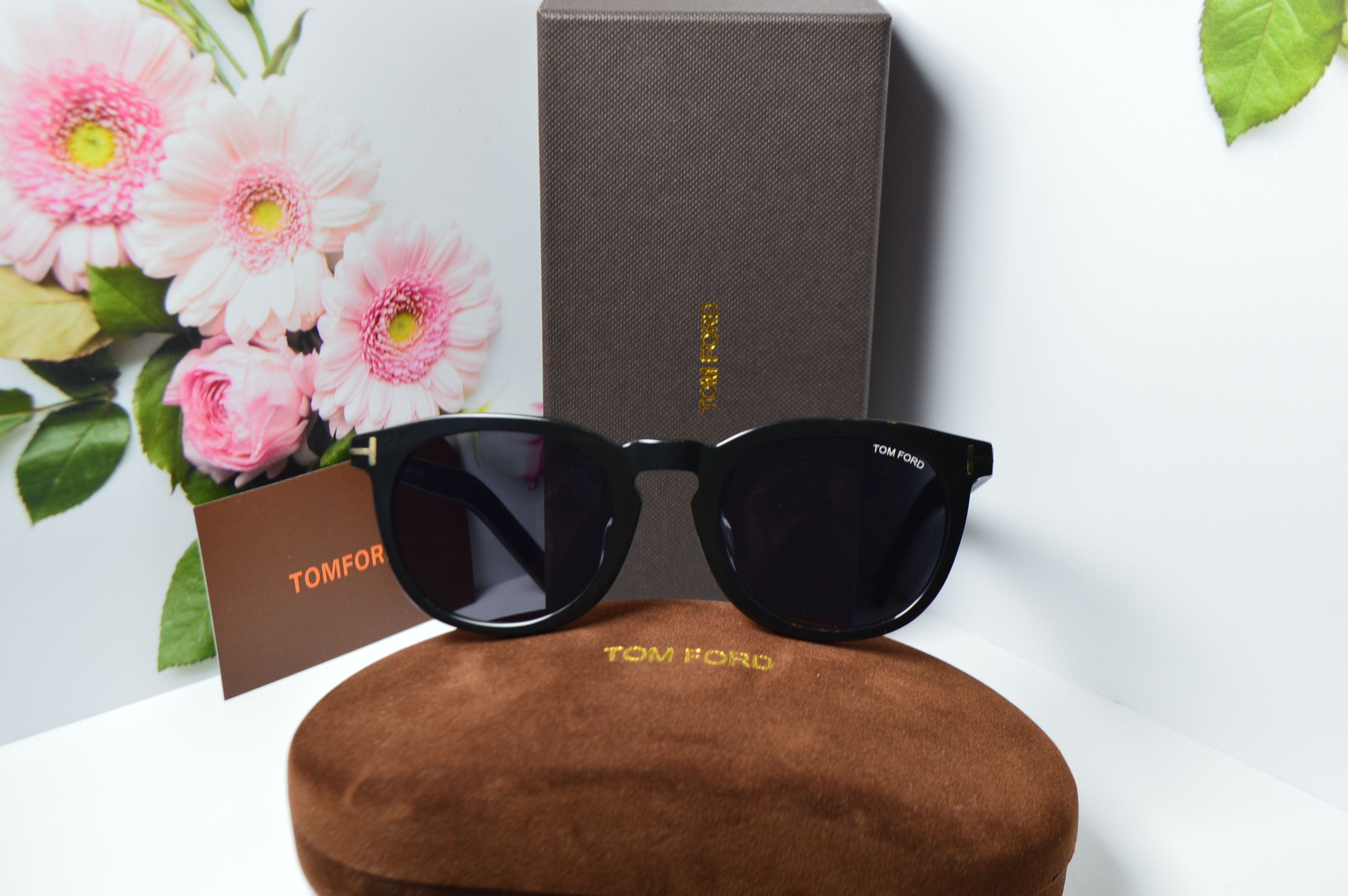 Очки солнцезащитные, ретро стиль от TOM FORD, модель FT 1090 01A . Брутальный стиль для неё!