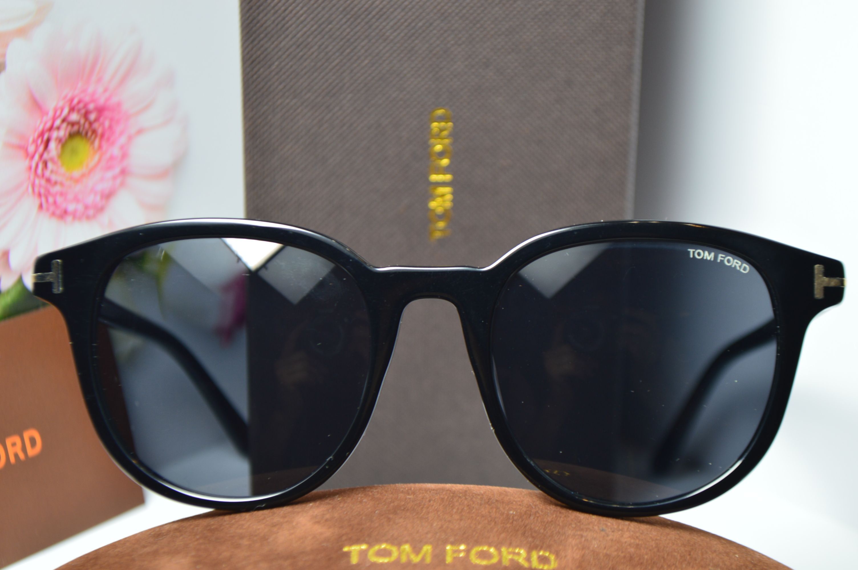 Очки солнцезащитные, ретро стиль от TOM FORD, модель JAMESON FT 0752 . Брутальный стиль для неё!