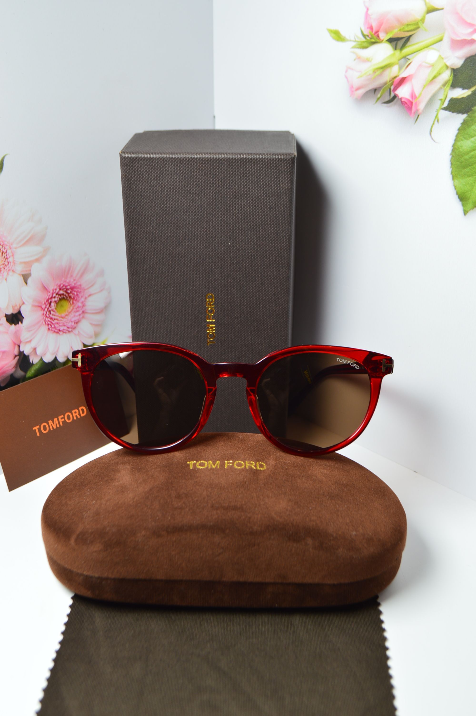 Очки солнцезащитные, ретро стиль от TOM FORD, модель FT 1052-K 56C . Брутальный стиль