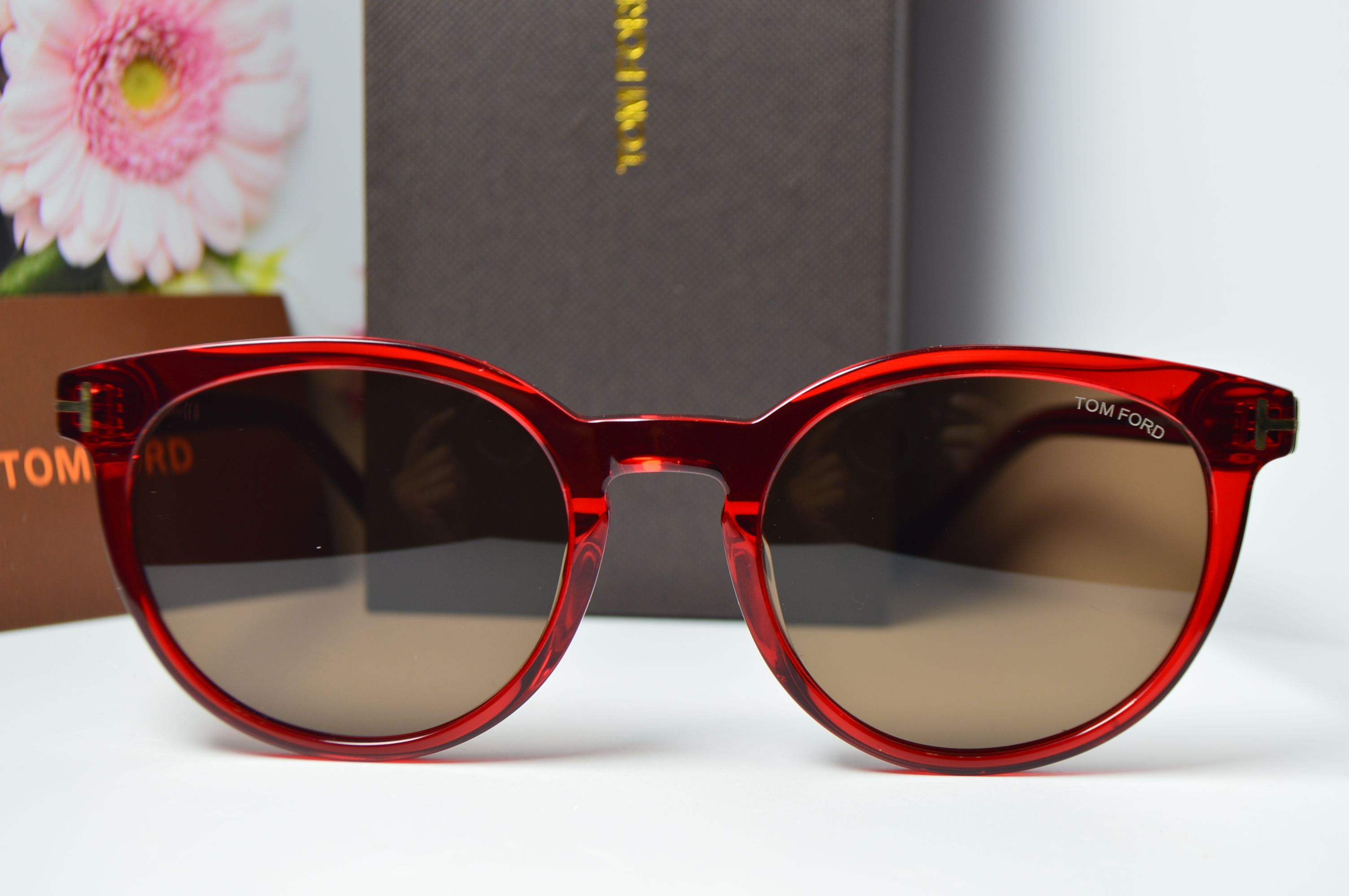 Очки солнцезащитные, ретро стиль от TOM FORD, модель FT 1052-K 56C . Брутальный стиль
