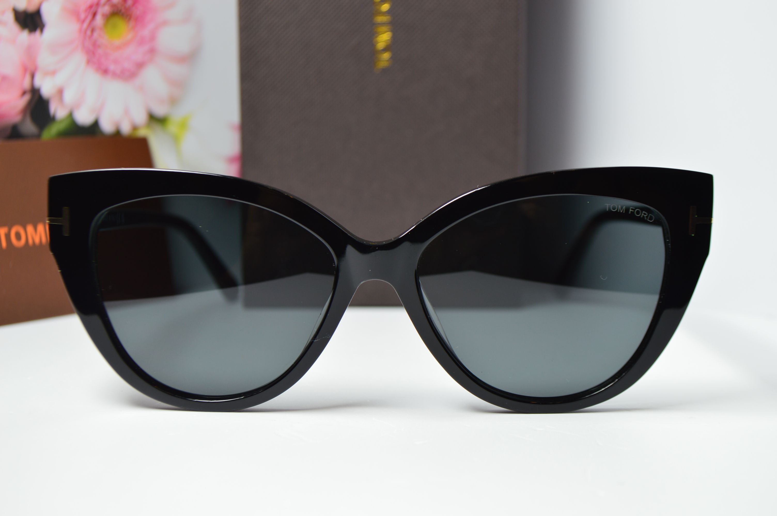 Очки солнцезащитные, ретро стиль от TOM FORD, модель FT 5673-В 01А . Элегантный стиль для нее!