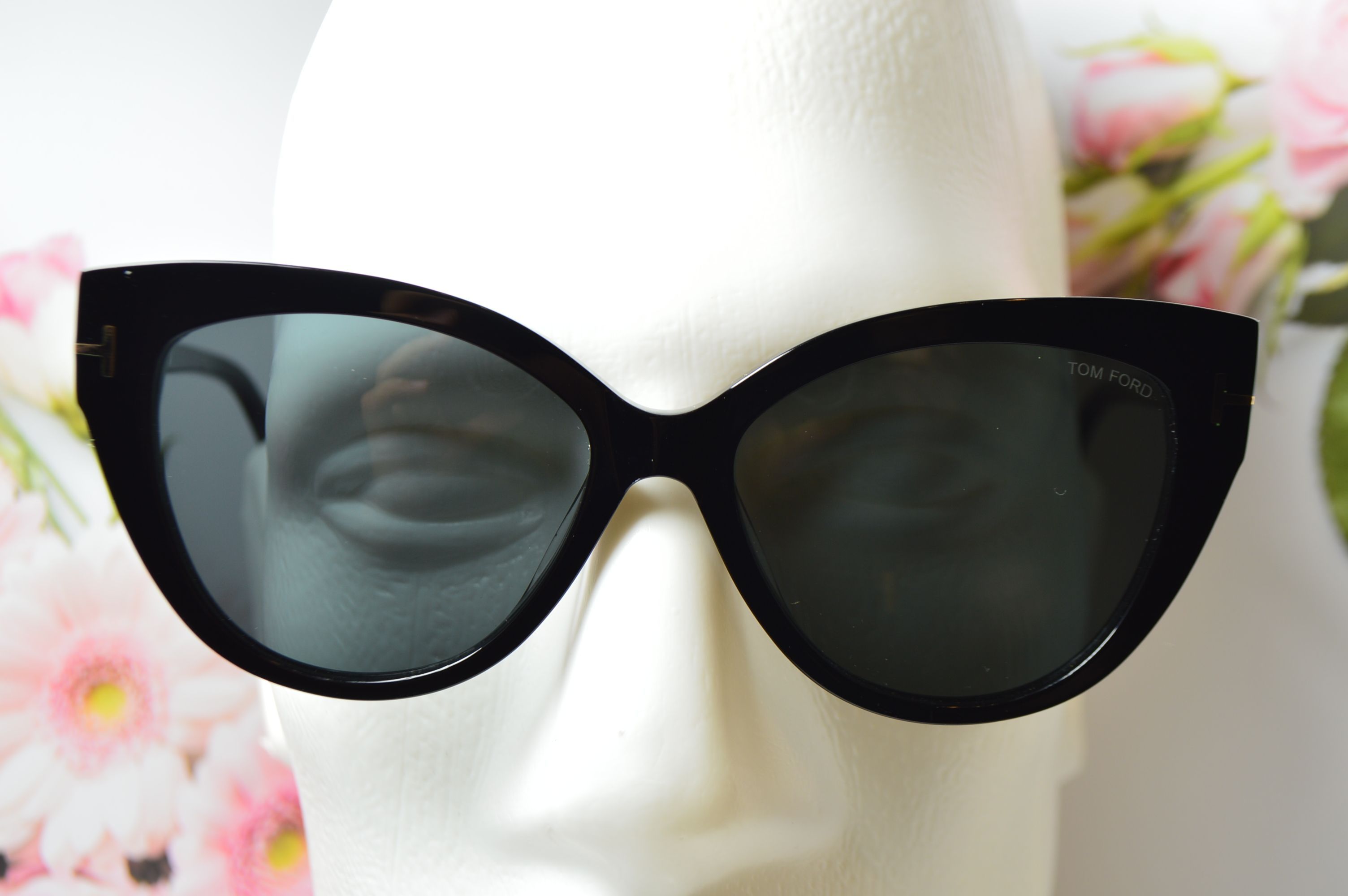 Очки солнцезащитные, ретро стиль от TOM FORD, модель FT 5673-В 01А . Элегантный стиль для нее!