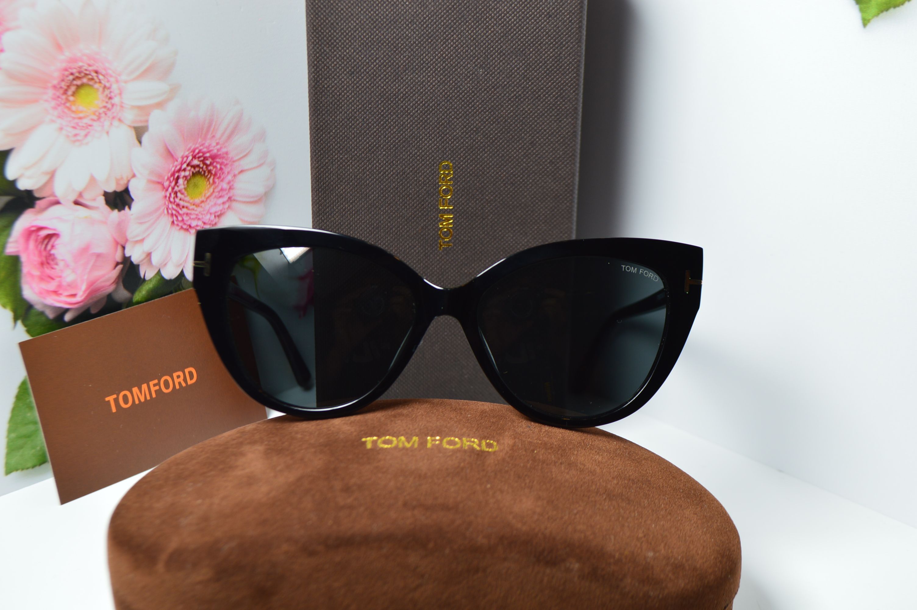 Очки солнцезащитные, ретро стиль от TOM FORD, модель FT 5673-В 01А . Элегантный стиль для нее!