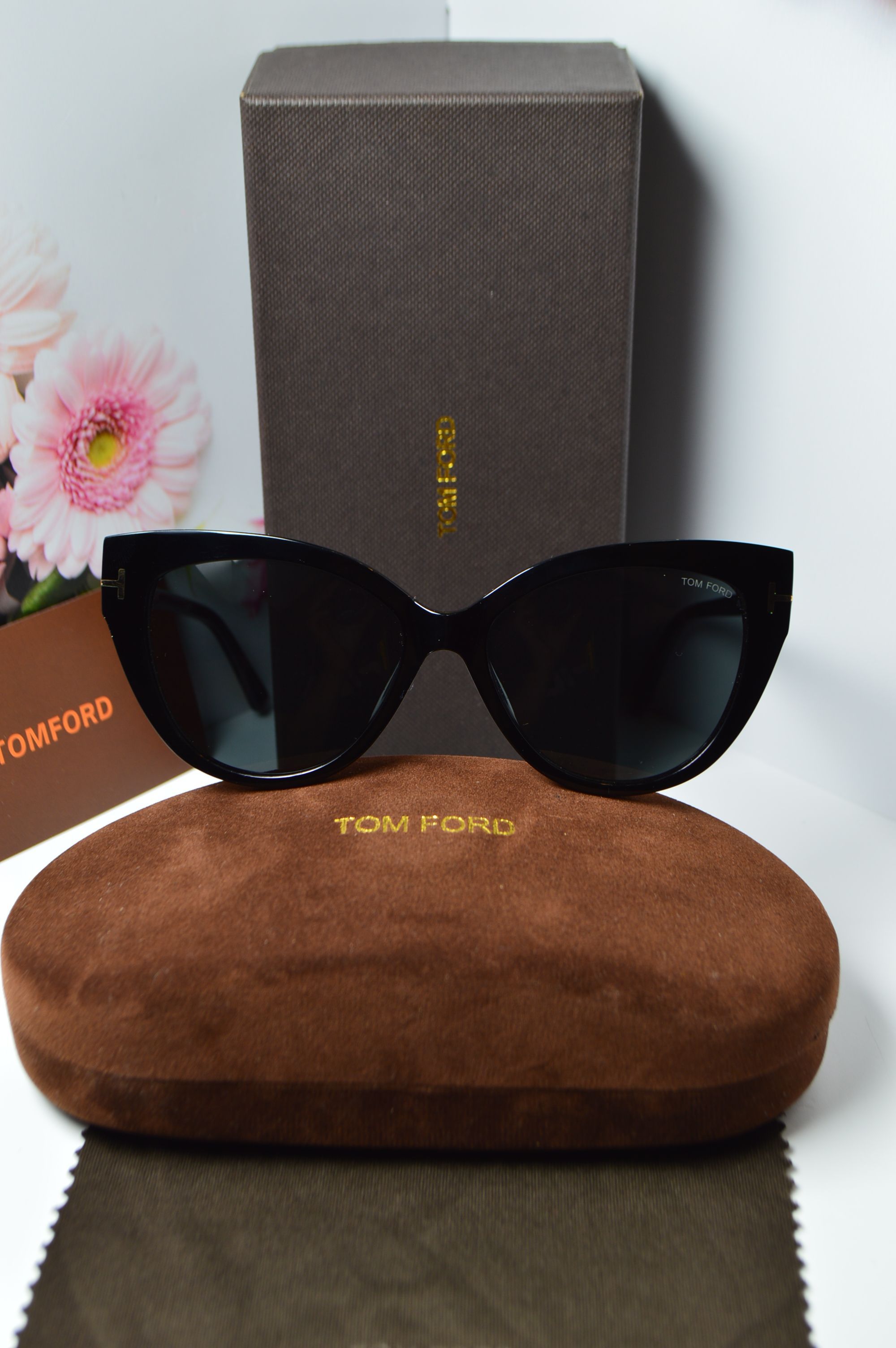 Очки солнцезащитные, ретро стиль от TOM FORD, модель FT 5673-В 01А . Элегантный стиль для нее!