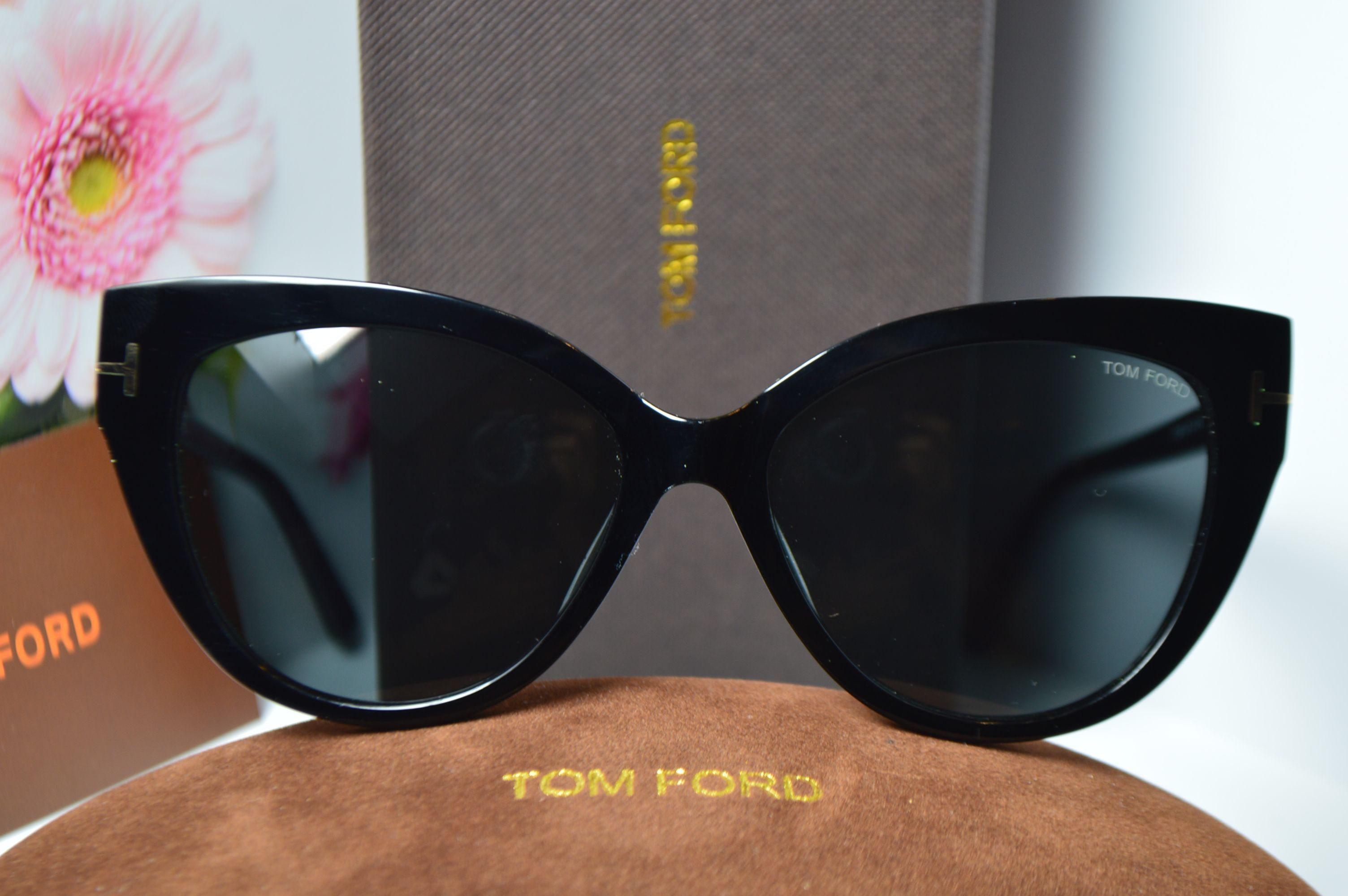 Очки солнцезащитные, ретро стиль от TOM FORD, модель FT 5673-В 01А . Элегантный стиль для нее!