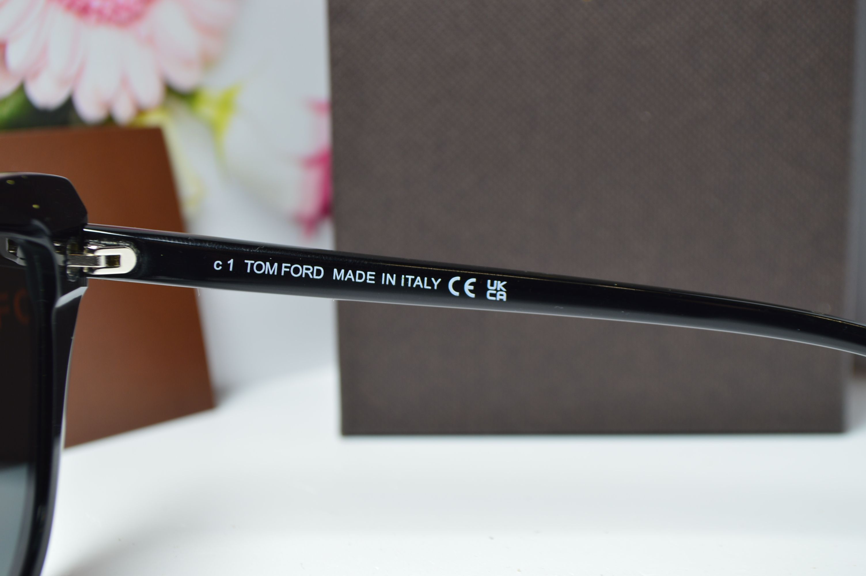 Очки солнцезащитные, ретро стиль от TOM FORD, модель FT 5673-В 01А . Элегантный стиль для нее!