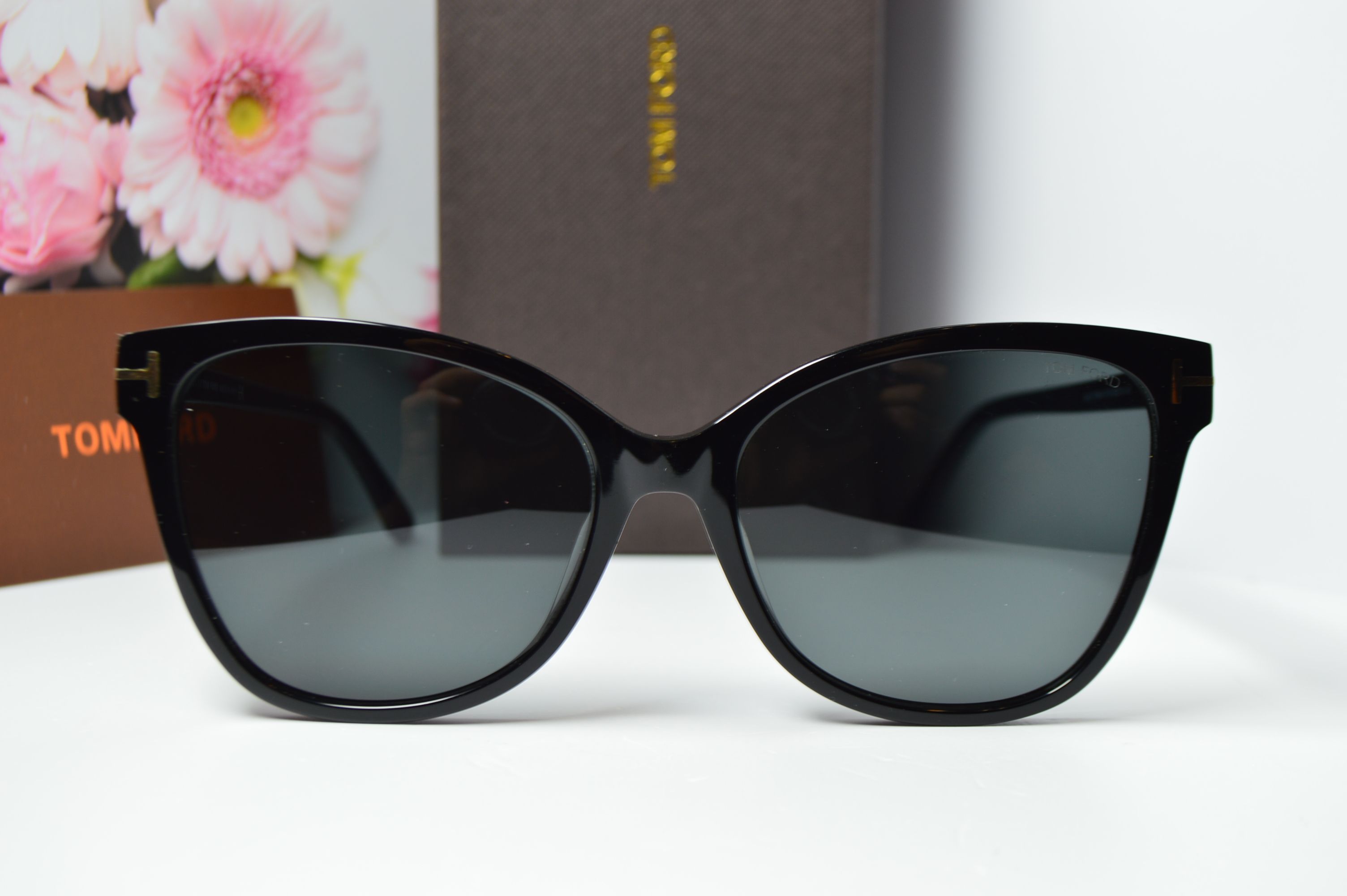 Очки солнцезащитные, ретро стиль от TOM FORD, модель ANI FT 0844 01B . Элегантный стиль для нее!