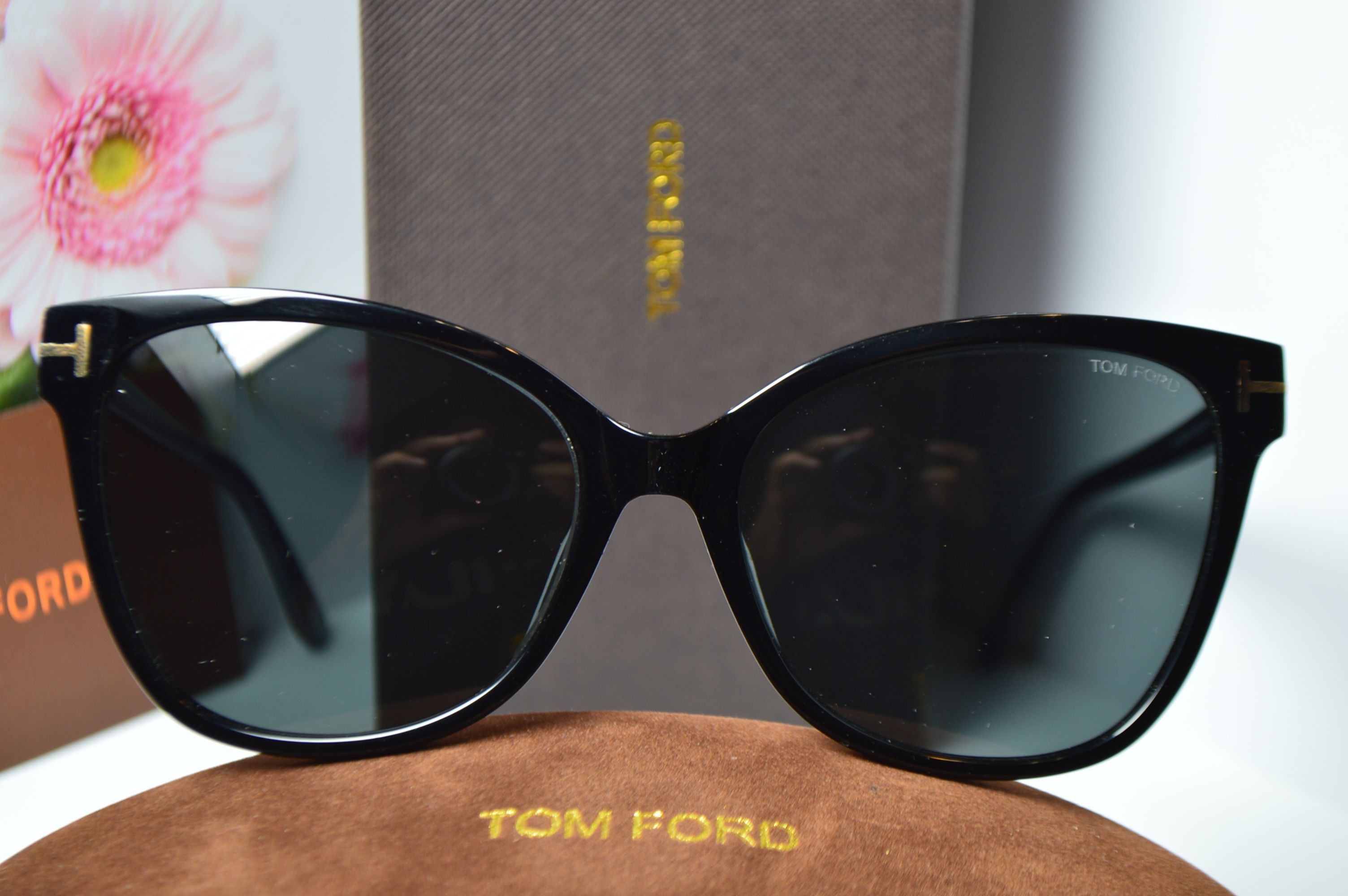 Очки солнцезащитные, ретро стиль от TOM FORD, модель ANI FT 0844 01B . Элегантный стиль для нее!