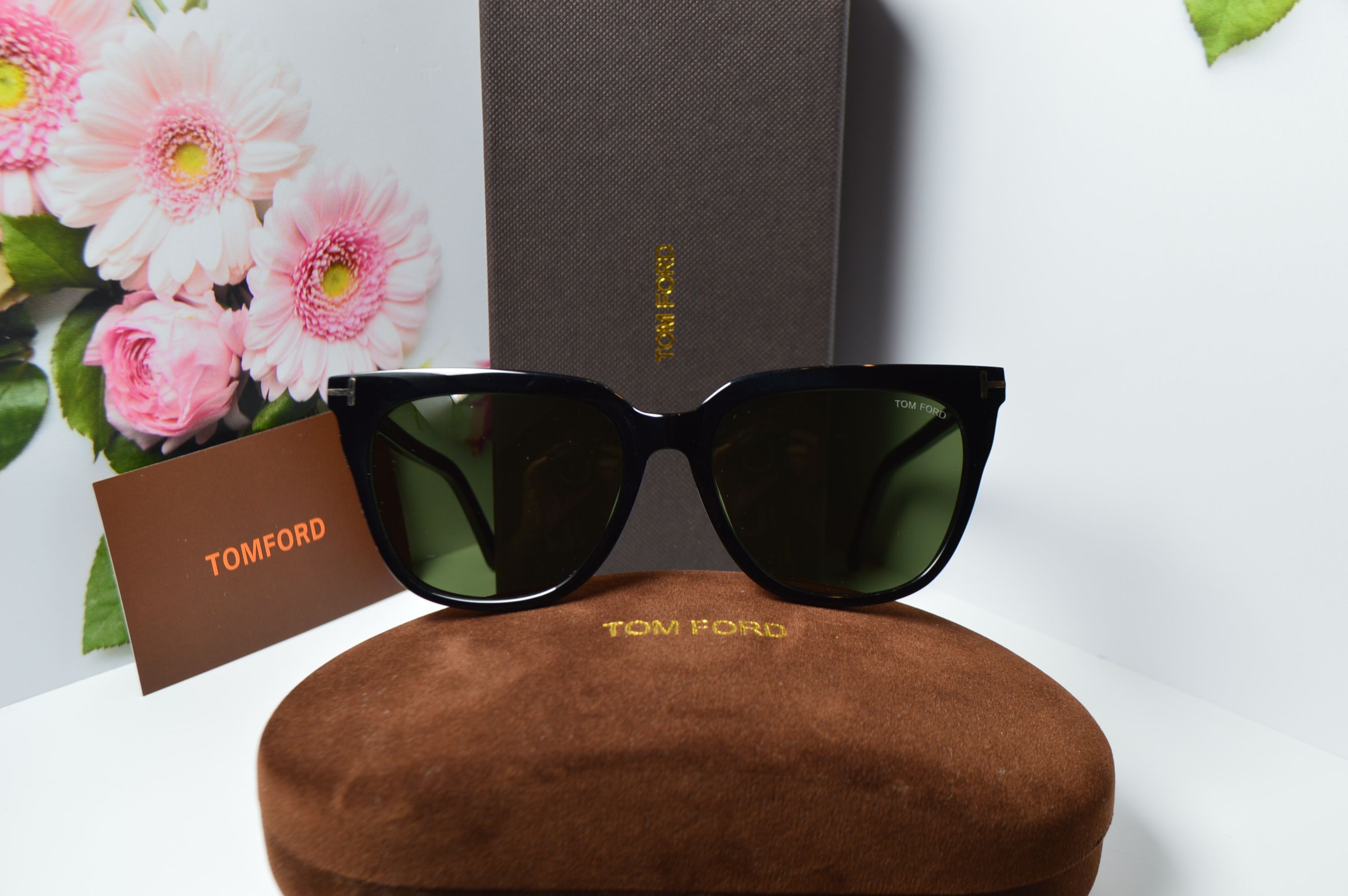Очки солнцезащитные, ретро стиль от TOM FORD, модель FT 5599 01D . Элегантный стиль для нее!