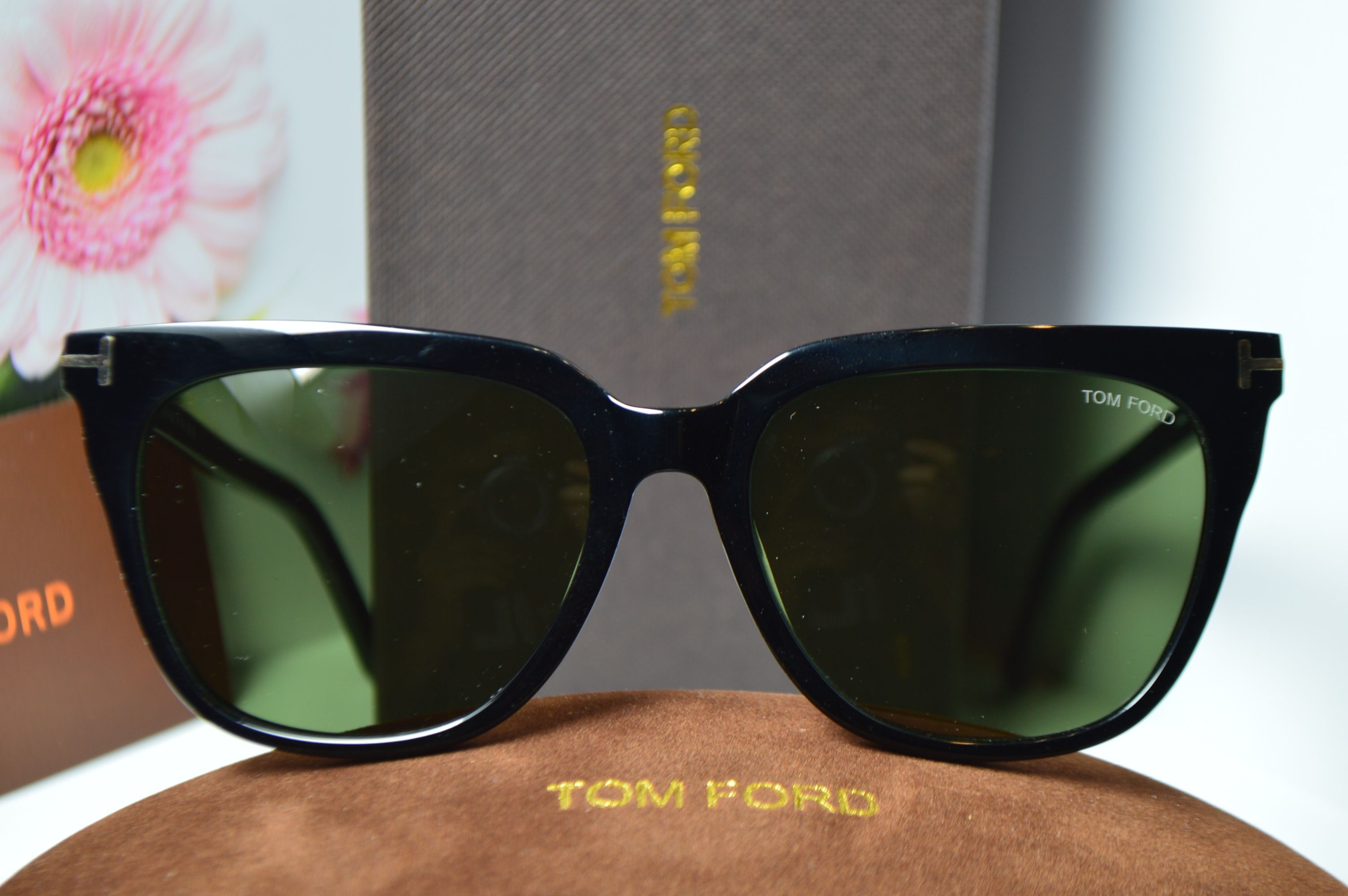 Очки солнцезащитные, ретро стиль от TOM FORD, модель FT 5599 01D . Элегантный стиль для нее!