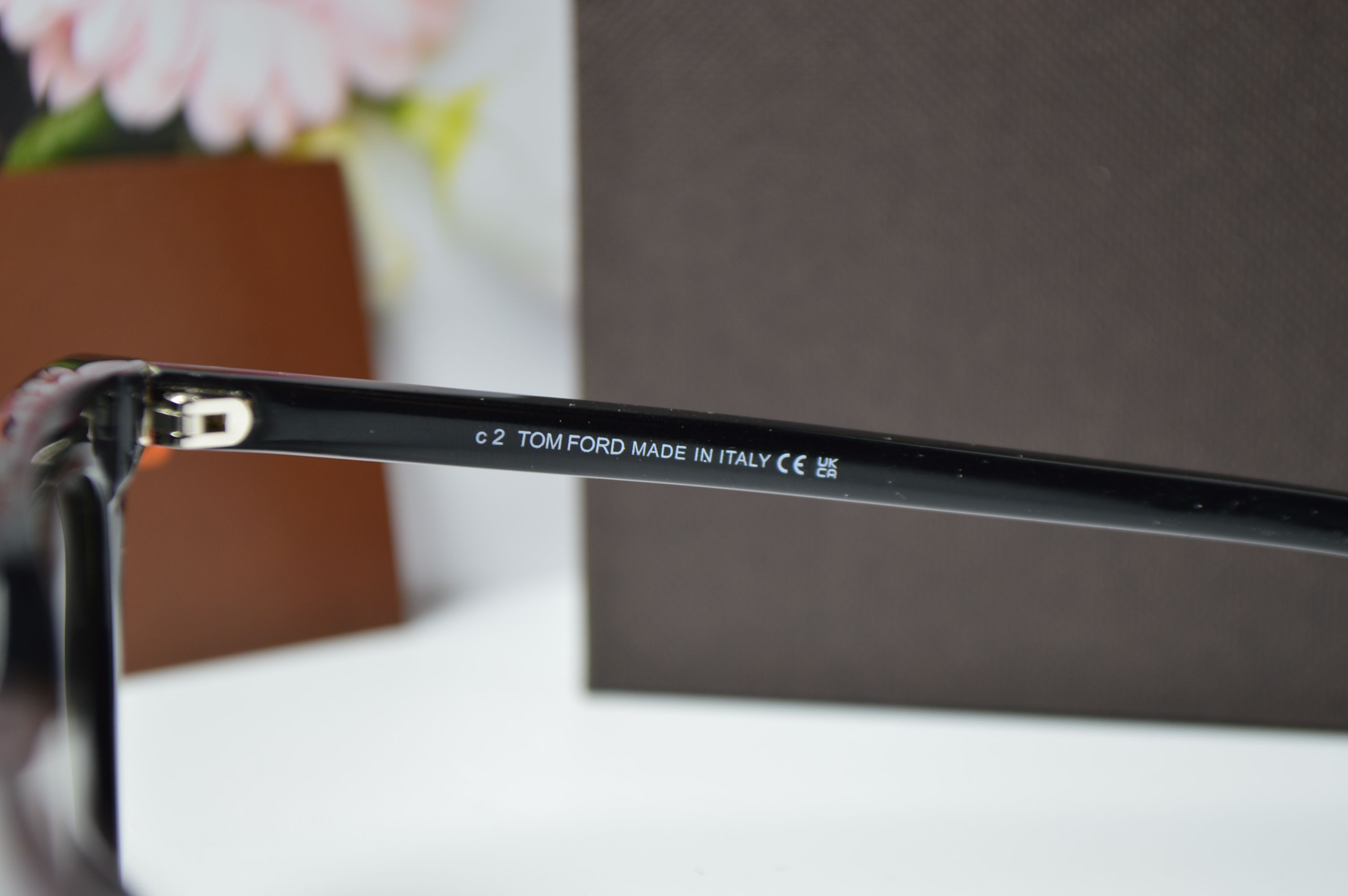 Очки солнцезащитные, ретро стиль от TOM FORD, модель FT 5599 01D . Элегантный стиль для нее!