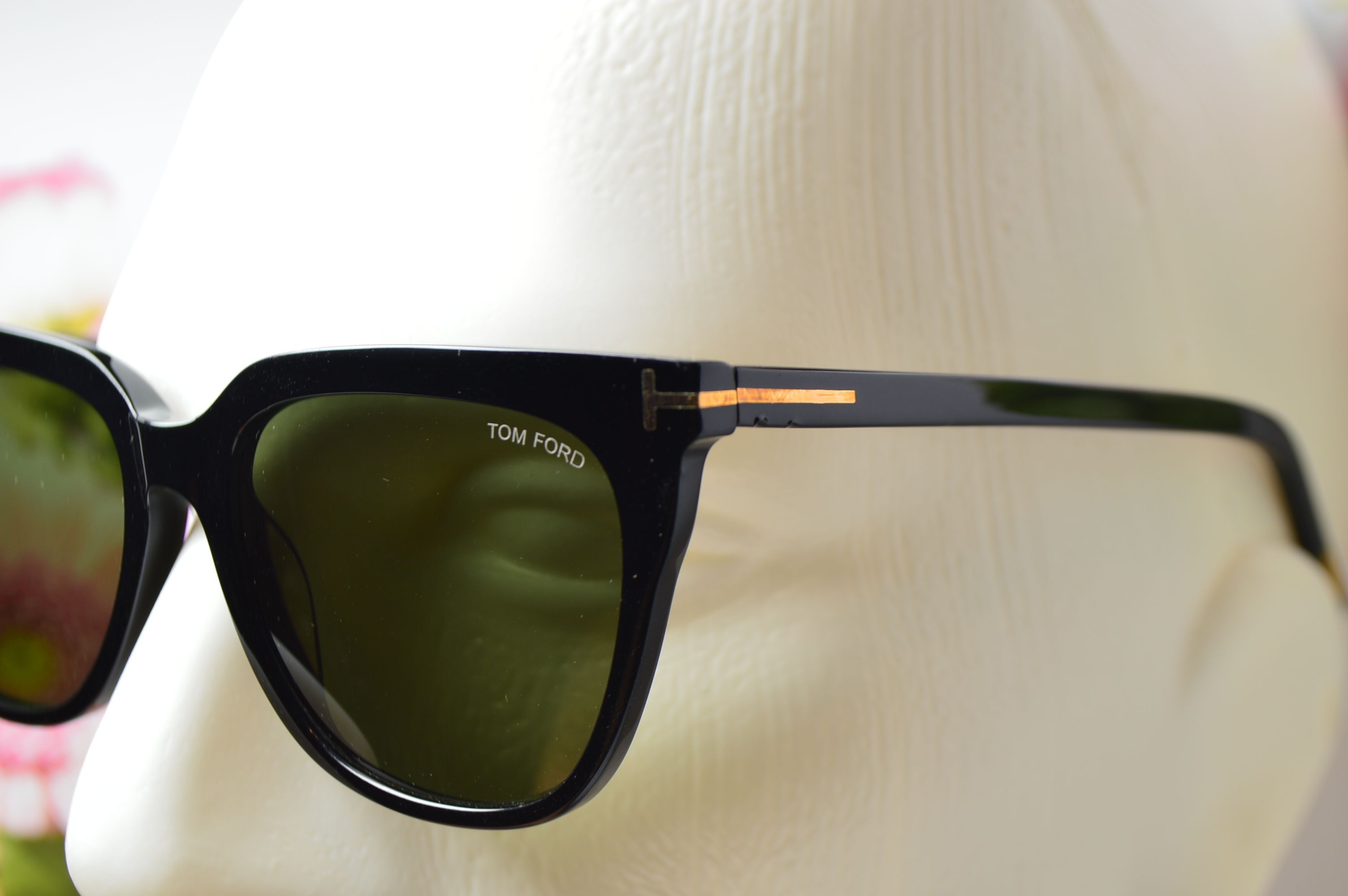 Очки солнцезащитные, ретро стиль от TOM FORD, модель FT 5599 01D . Элегантный стиль для нее!