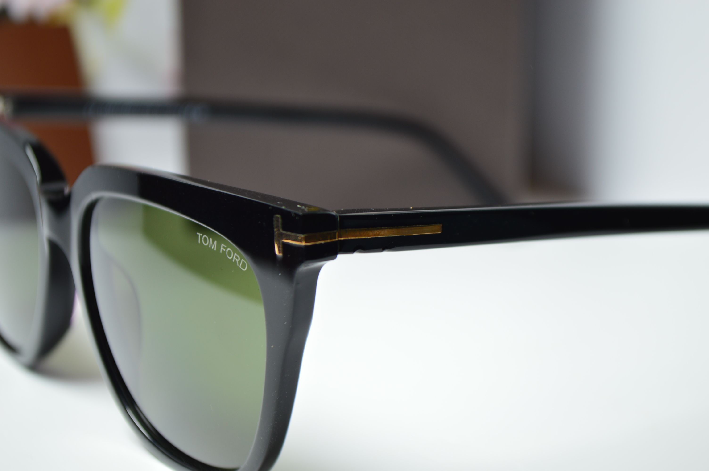 Очки солнцезащитные, ретро стиль от TOM FORD, модель FT 5599 01D . Элегантный стиль для нее!