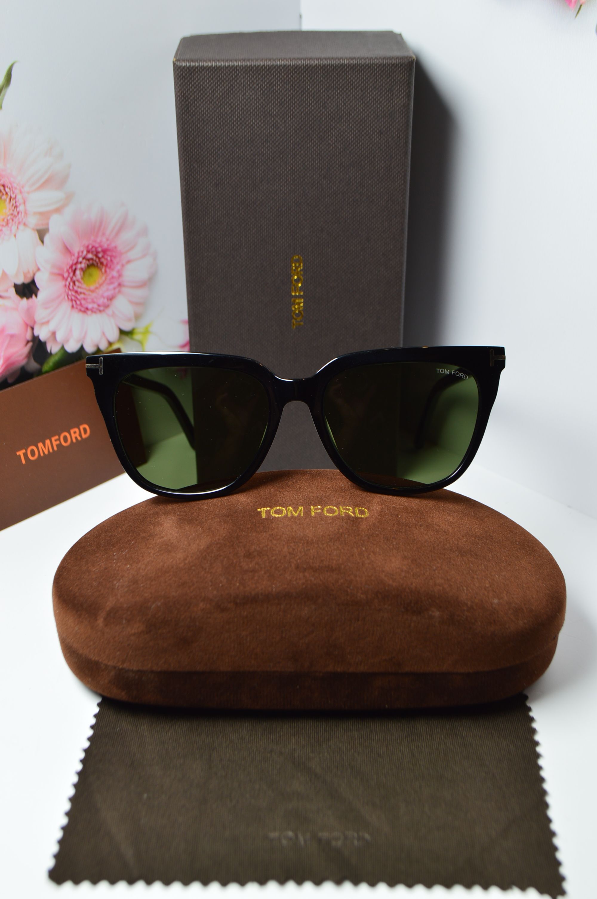 Очки солнцезащитные, ретро стиль от TOM FORD, модель FT 5599 01D . Элегантный стиль для нее!