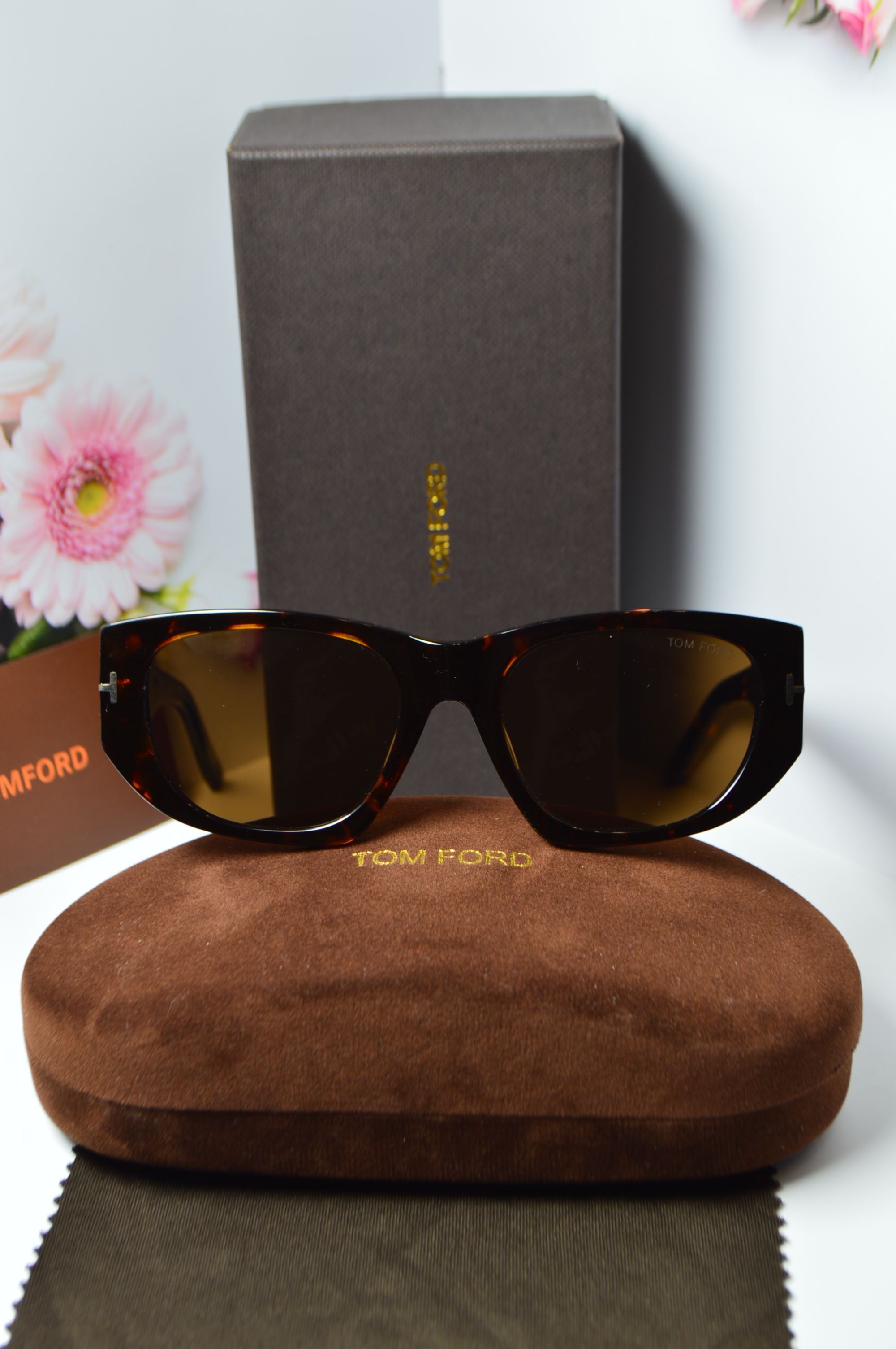 Очки солнцезащитные, ретро стиль от TOM FORD, модель Cyrille-02 TF 987 052 . Широкая дужка!