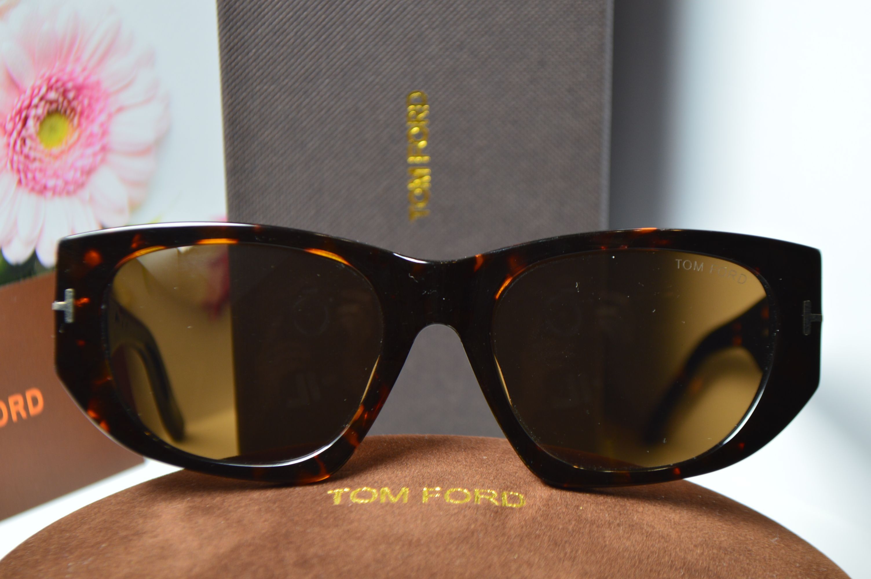Очки солнцезащитные, ретро стиль от TOM FORD, модель Cyrille-02 TF 987 052 . Широкая дужка!