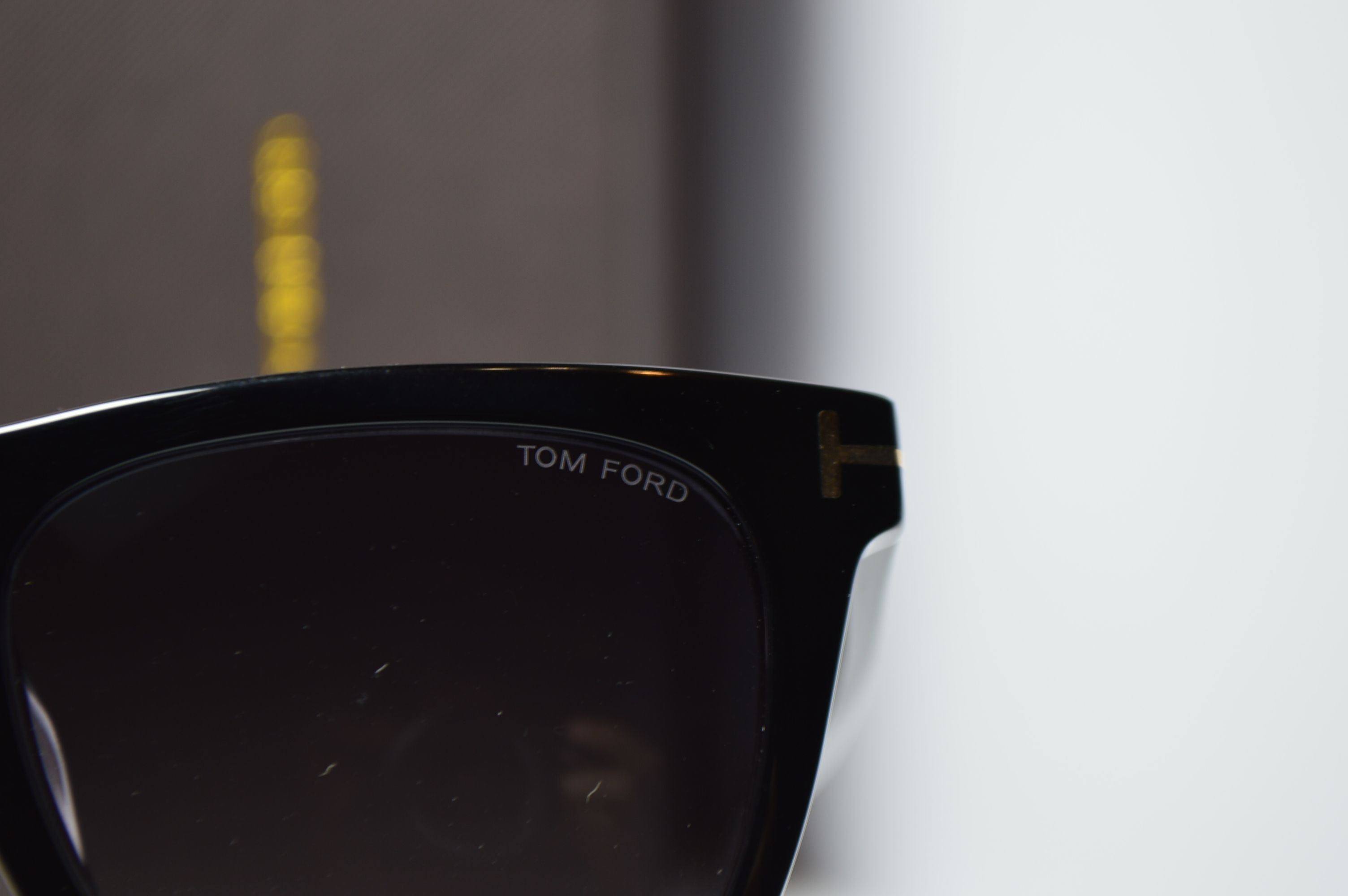 Очки солнцезащитные, унисекс, ретро стиль от TOM FORD, модель Leo FT 0336 01B . Стиль для него и для нее!