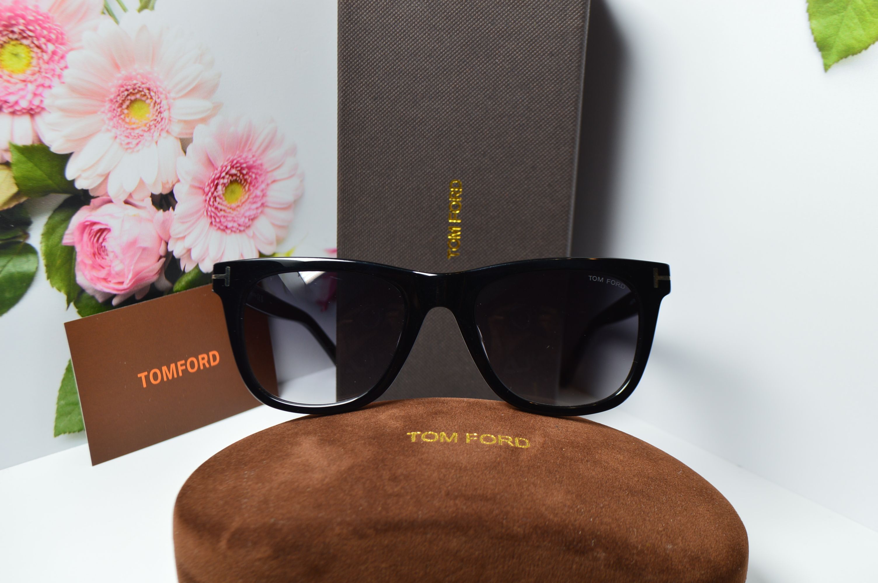 Очки солнцезащитные, унисекс, ретро стиль от TOM FORD, модель Leo FT 0336 01B . Стиль для него и для нее!
