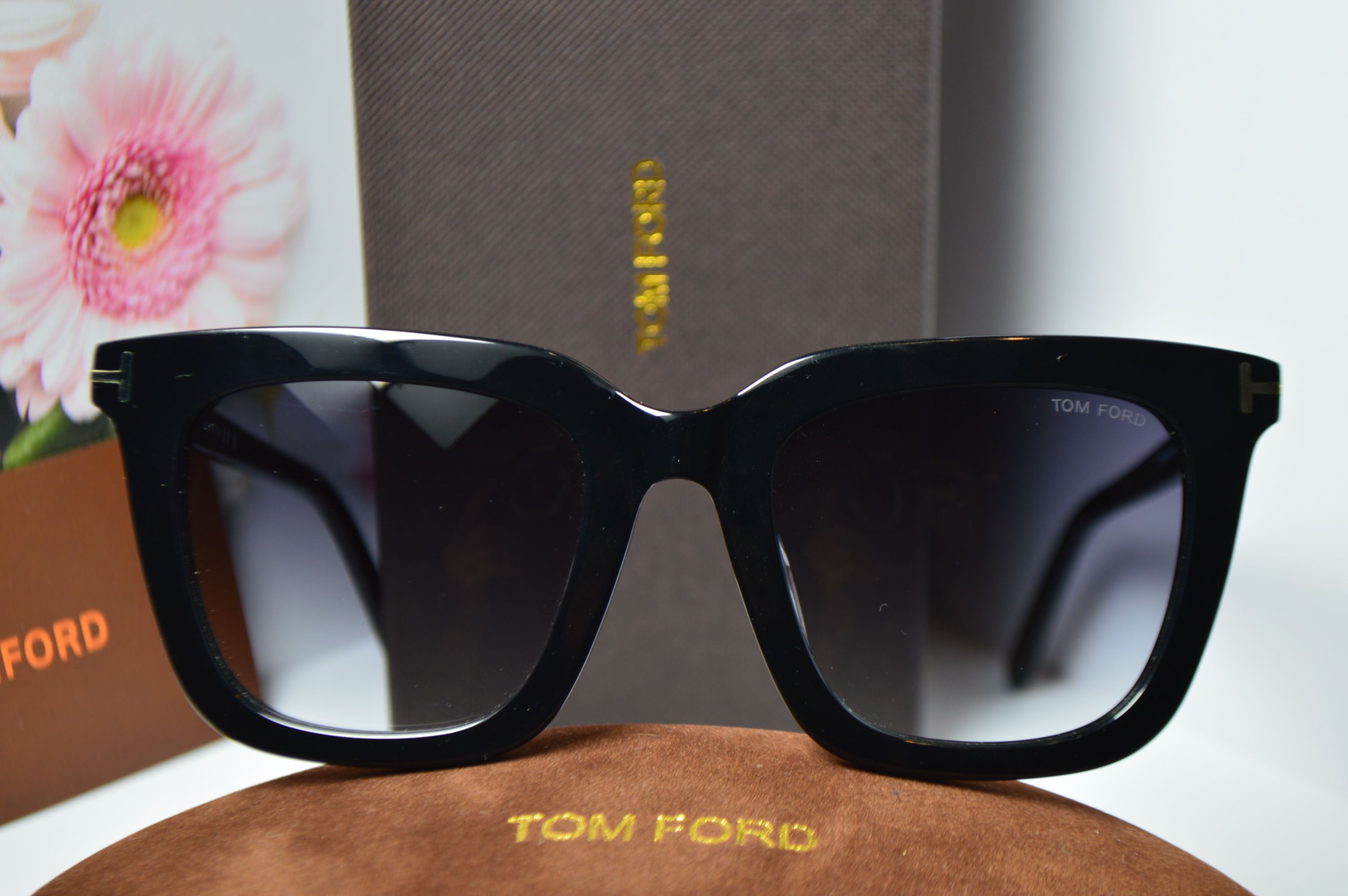 Очки солнцезащитные, унисекс, ретро стиль от TOM FORD, модель FT 0970-К 01В . Стиль для него и для нее!